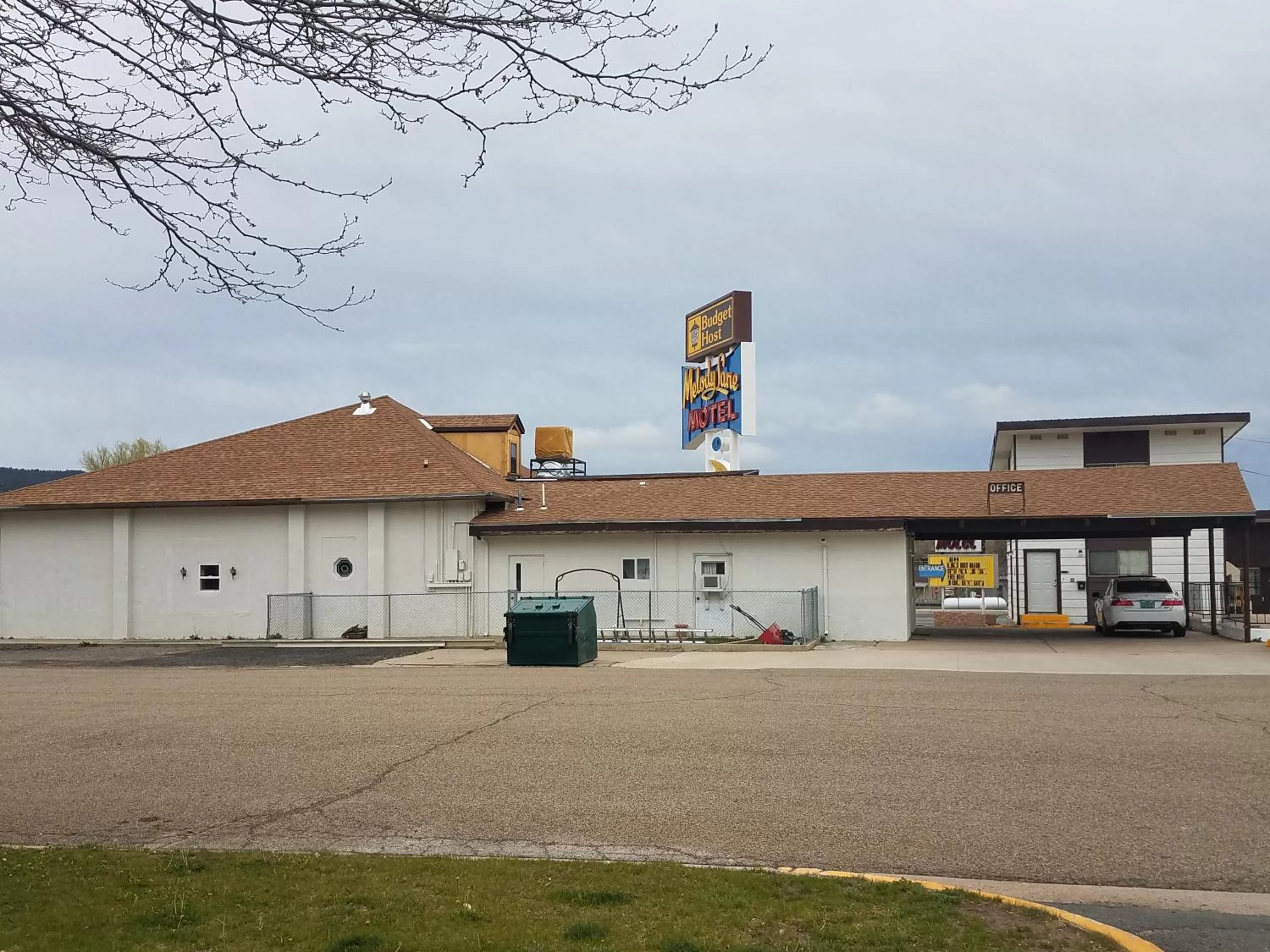 Property building in Budget Host Melody Lane