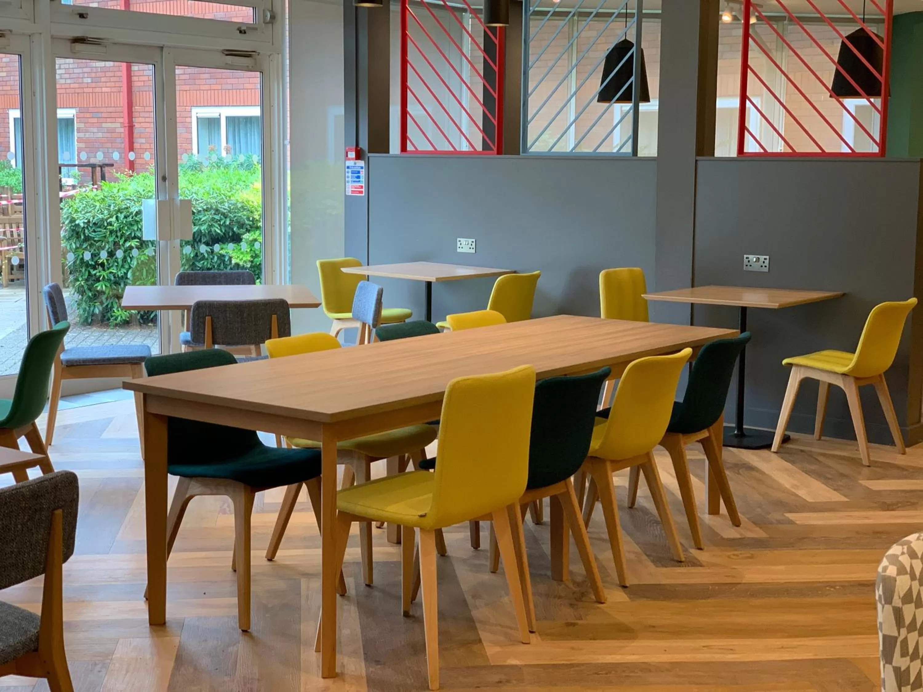 Restaurant/places to eat in Holiday Inn Aylesbury by IHG