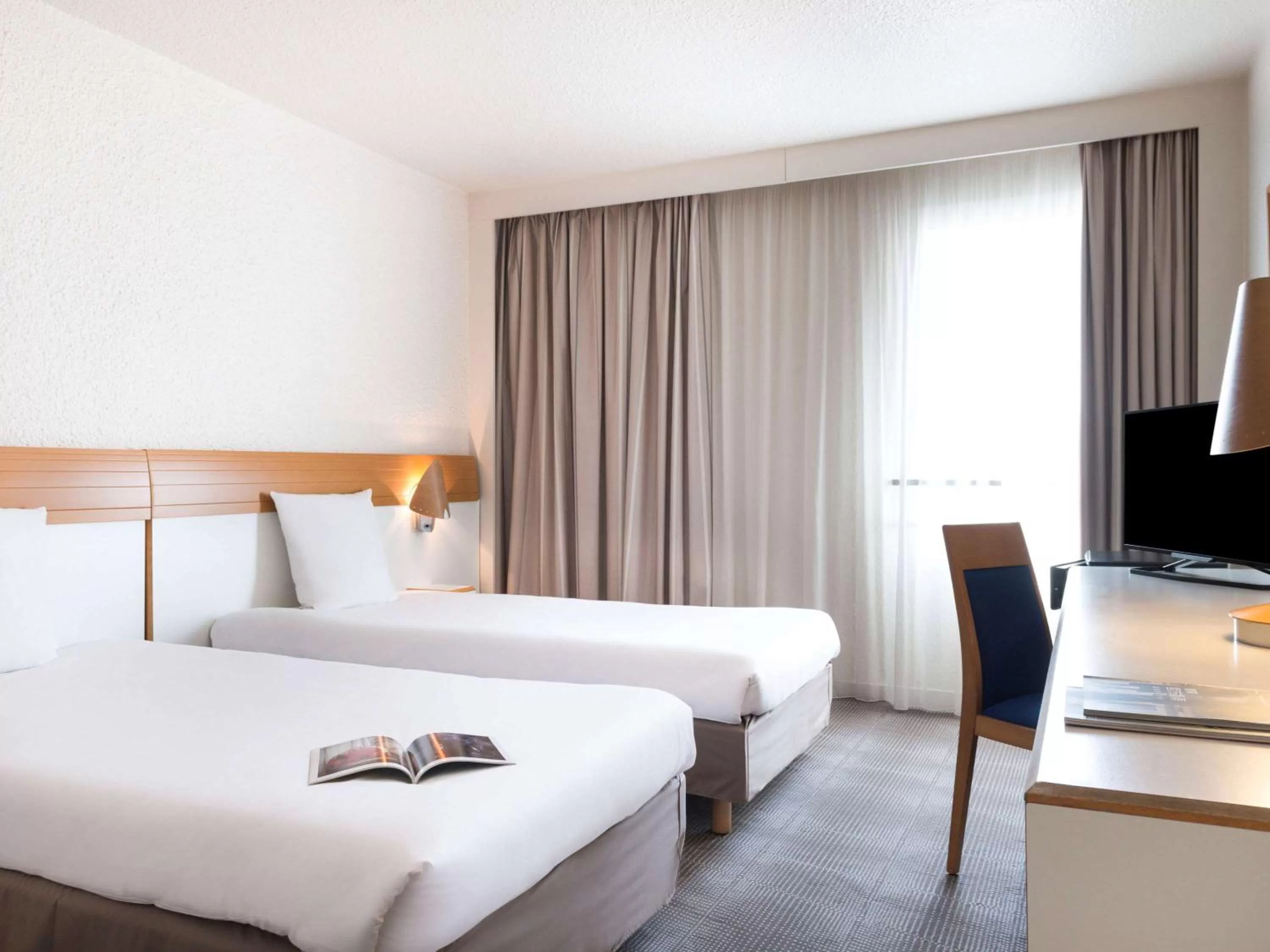 Photo of the whole room, Bed in Novotel Paris Est