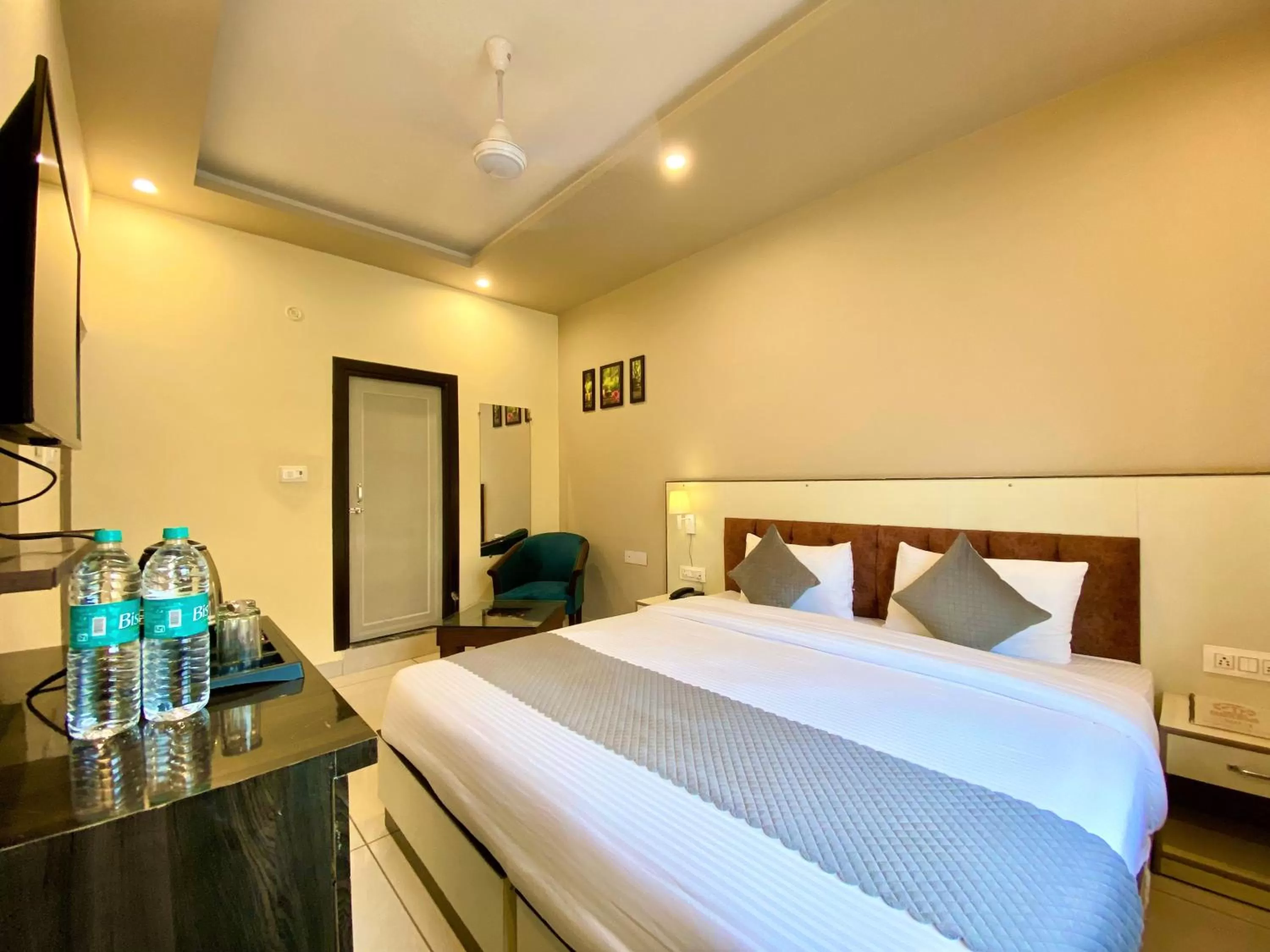 Bedroom, Bed in Tapovan New Residency - 5 minutes walk to Laxman jhula