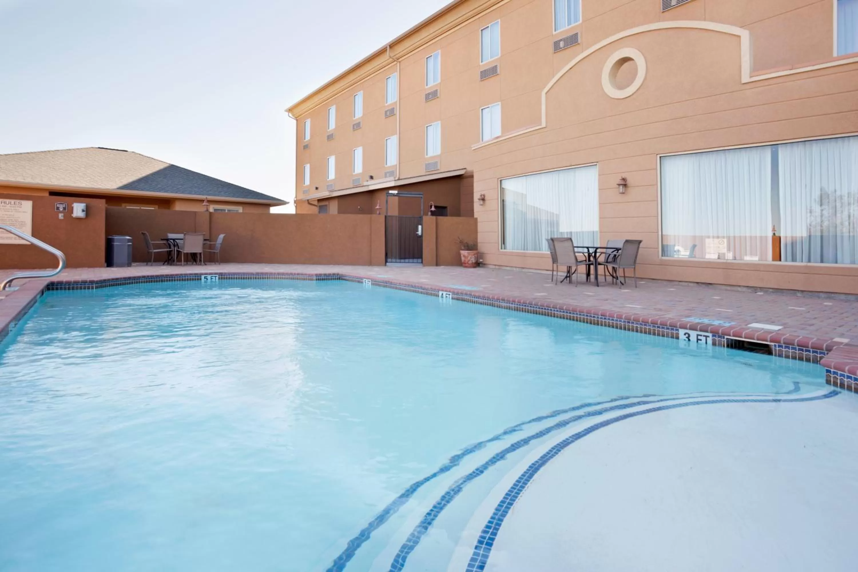 Swimming pool in Holiday Inn Express Hotel & Suites Zapata by IHG