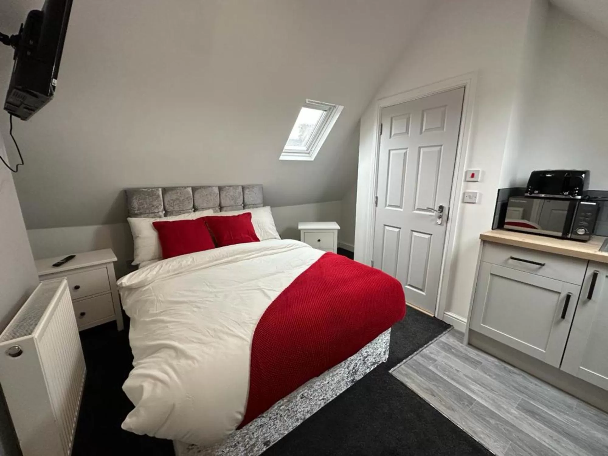 Bed in The Fishpond - Premier Nottingham Studios