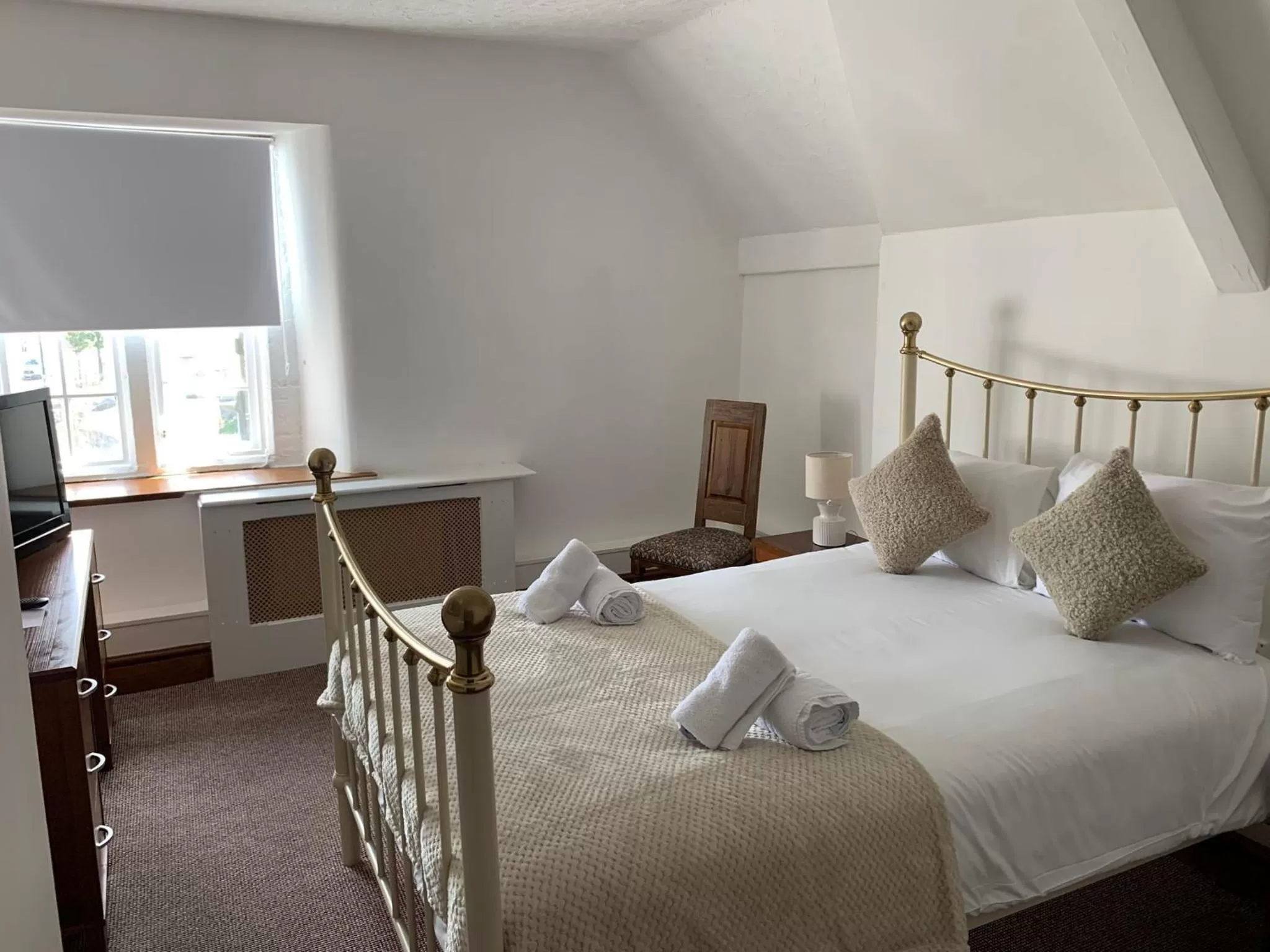 Bedroom, Bed in The Bull Hotel