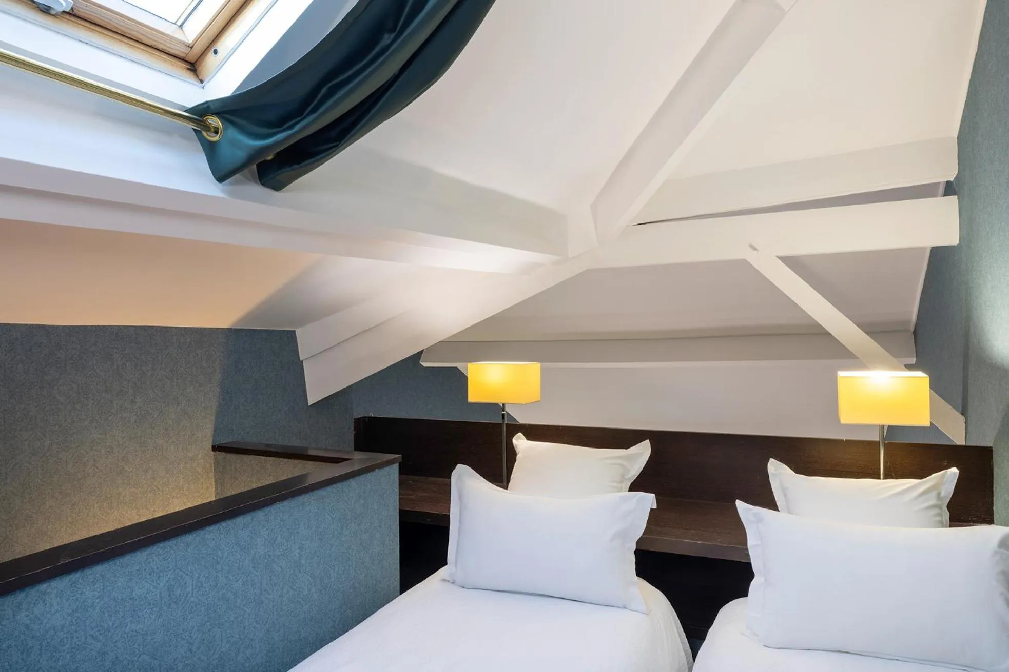 Bed in Best Western Bretagne Montparnasse