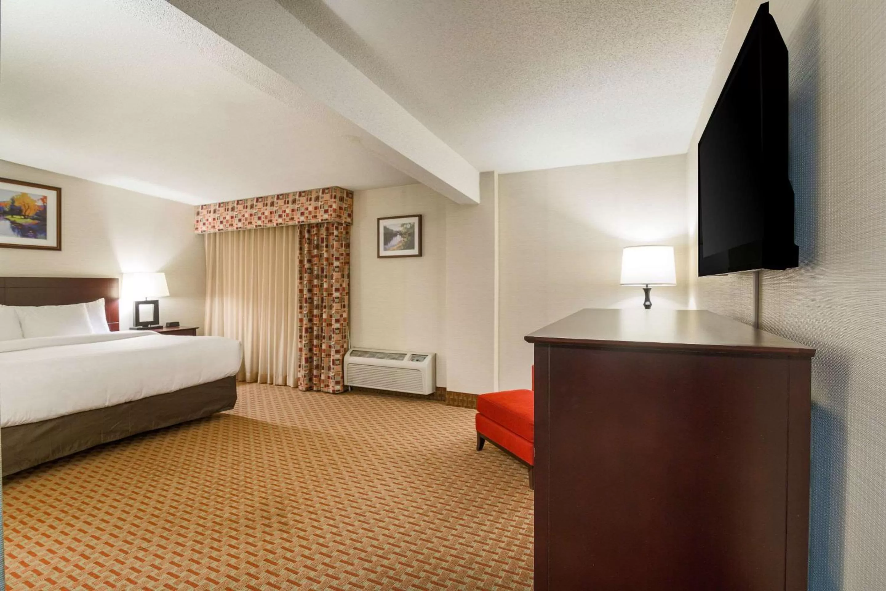 Photo of the whole room, Bed in Clarion Hotel Convention Center