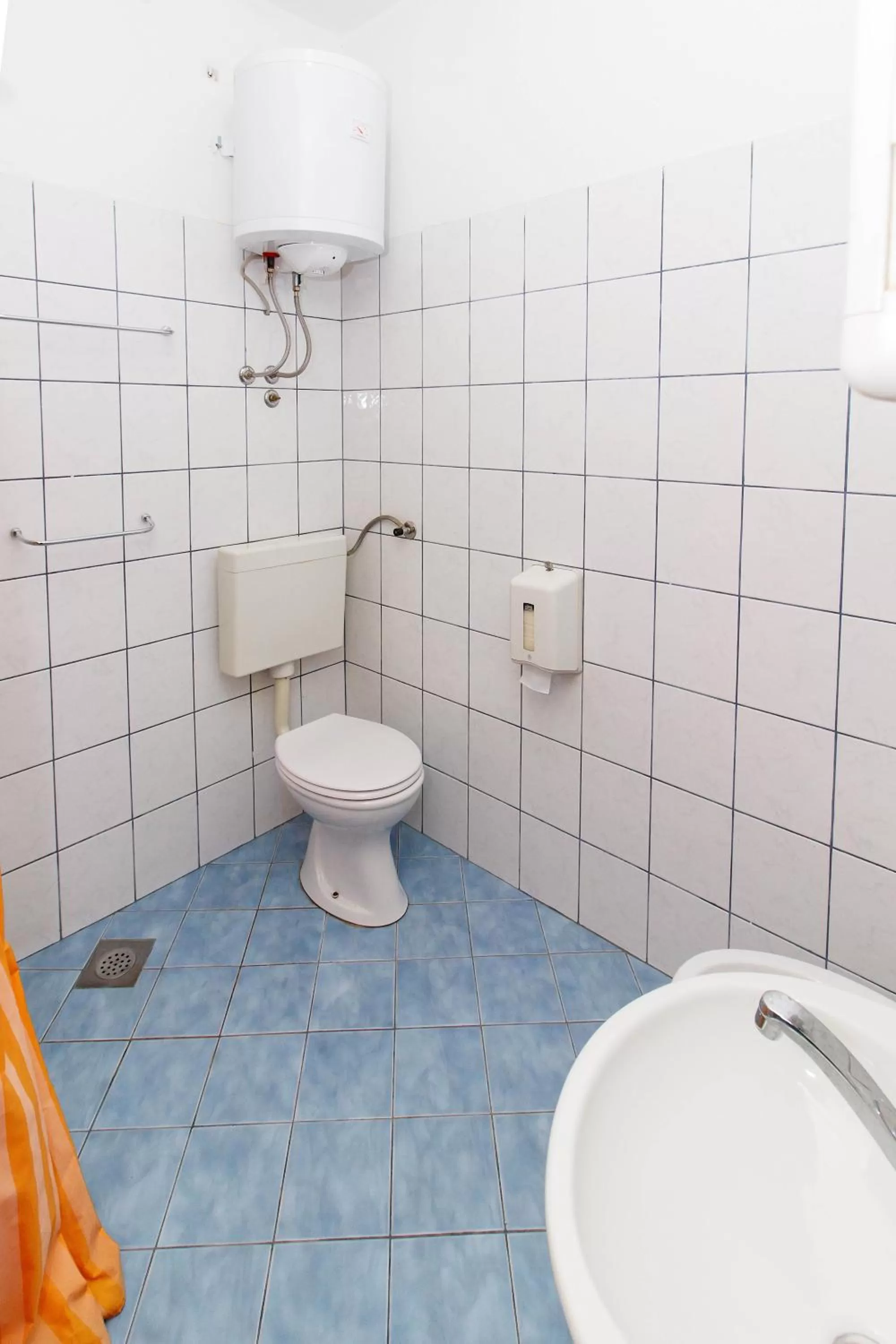 Family Room with Balcony in Motel "Tri lovca"