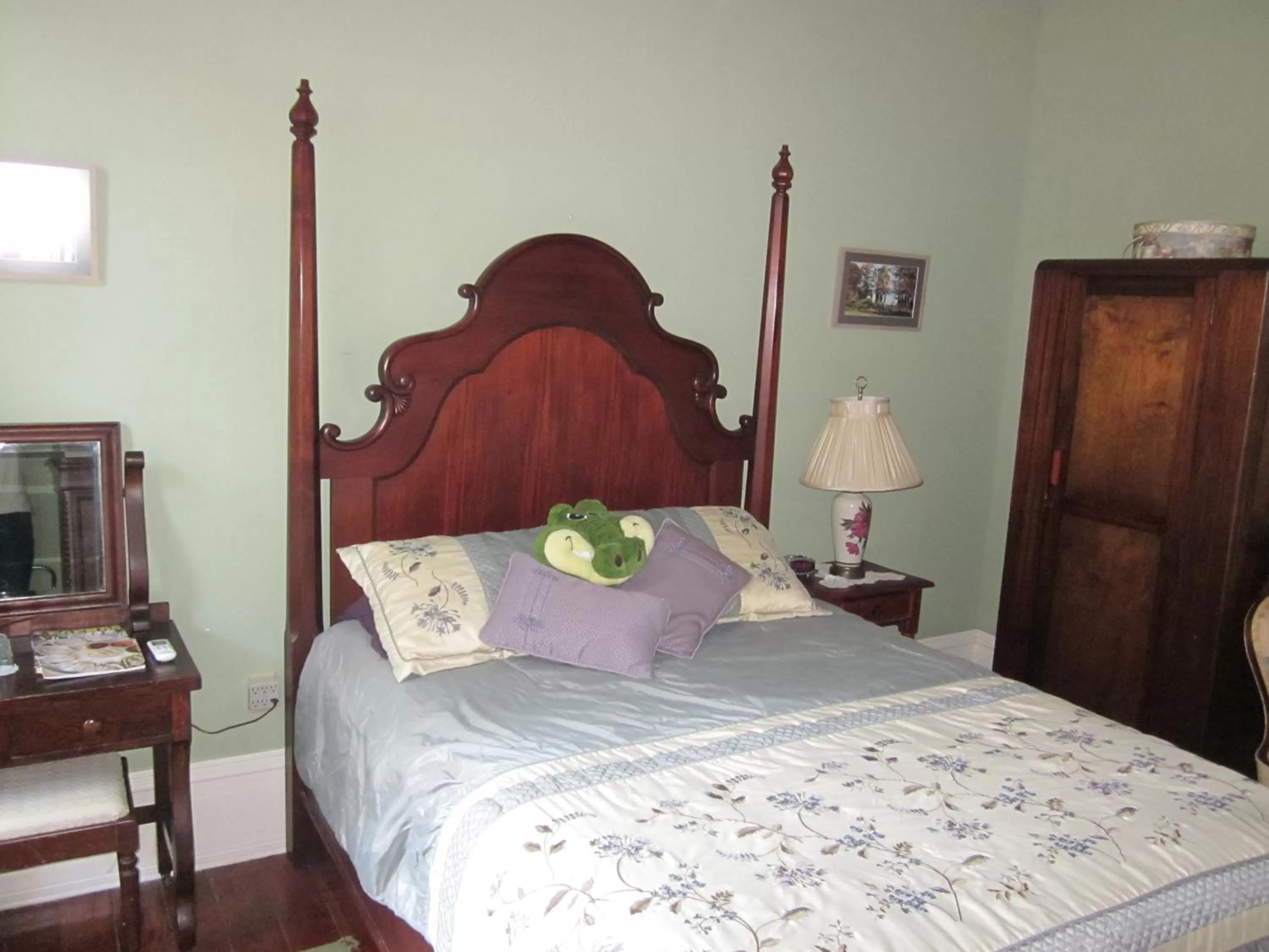 Bed in Baer House Inn