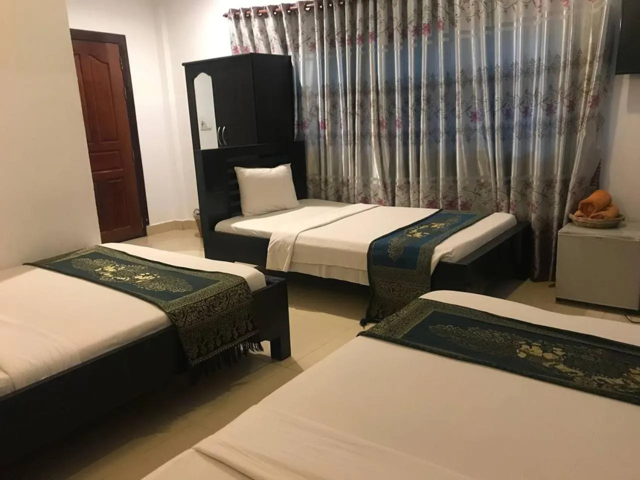 Photo of the whole room, Bed in King Boutique Hotel