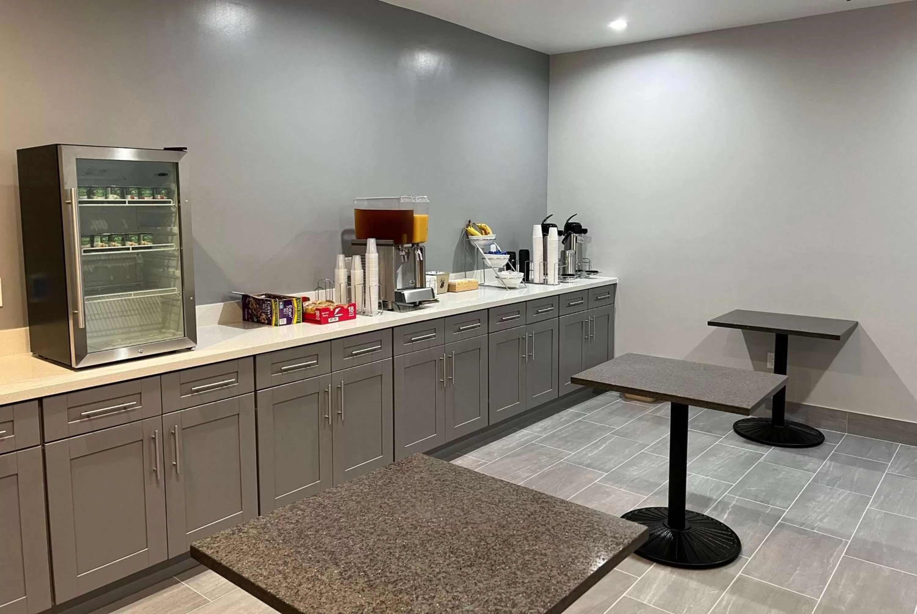 Restaurant/places to eat in Super 8 by Wyndham San Francisco/Union Square Area