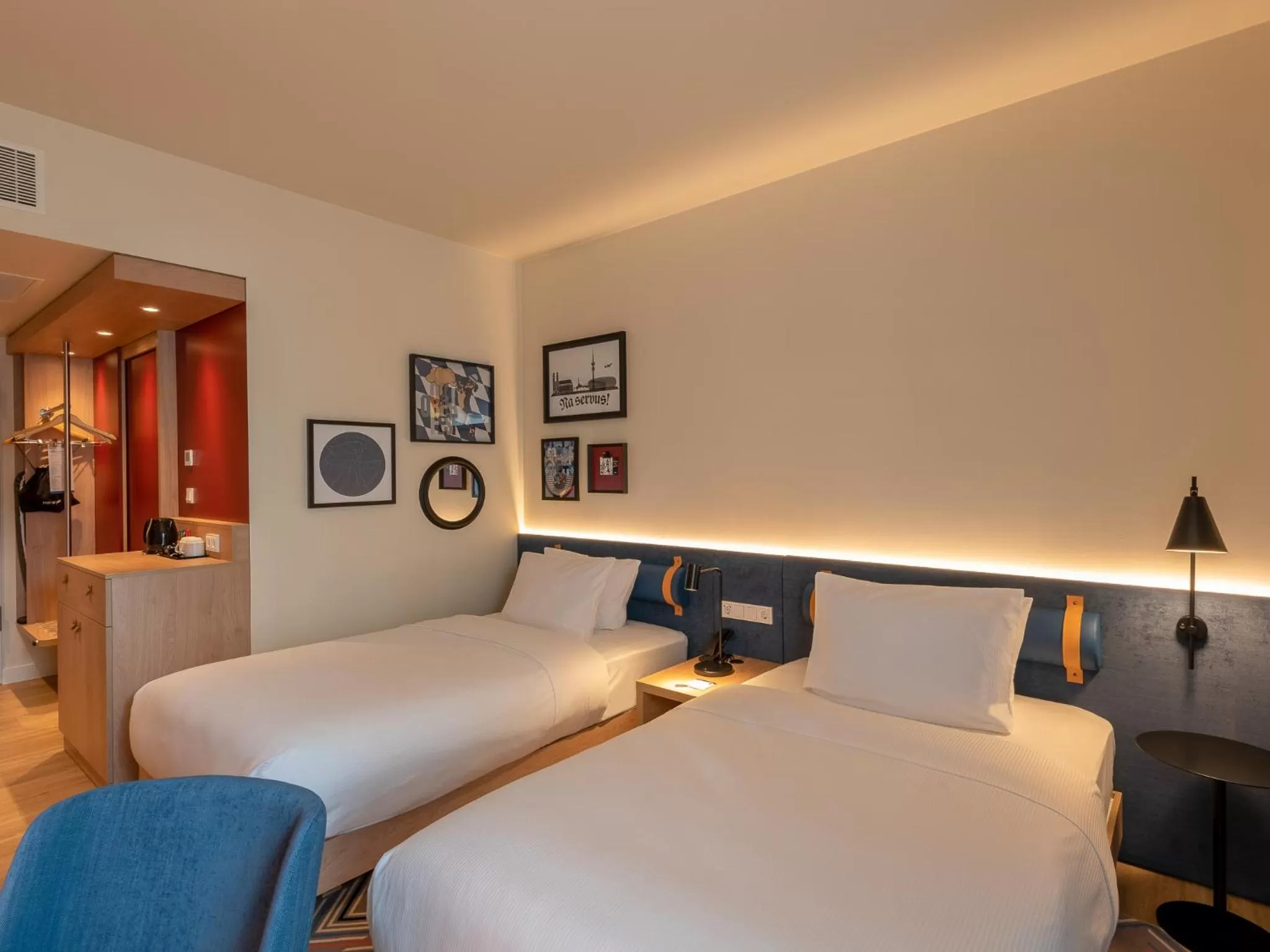 Photo of the whole room, Bed in Hampton By Hilton Munich City North