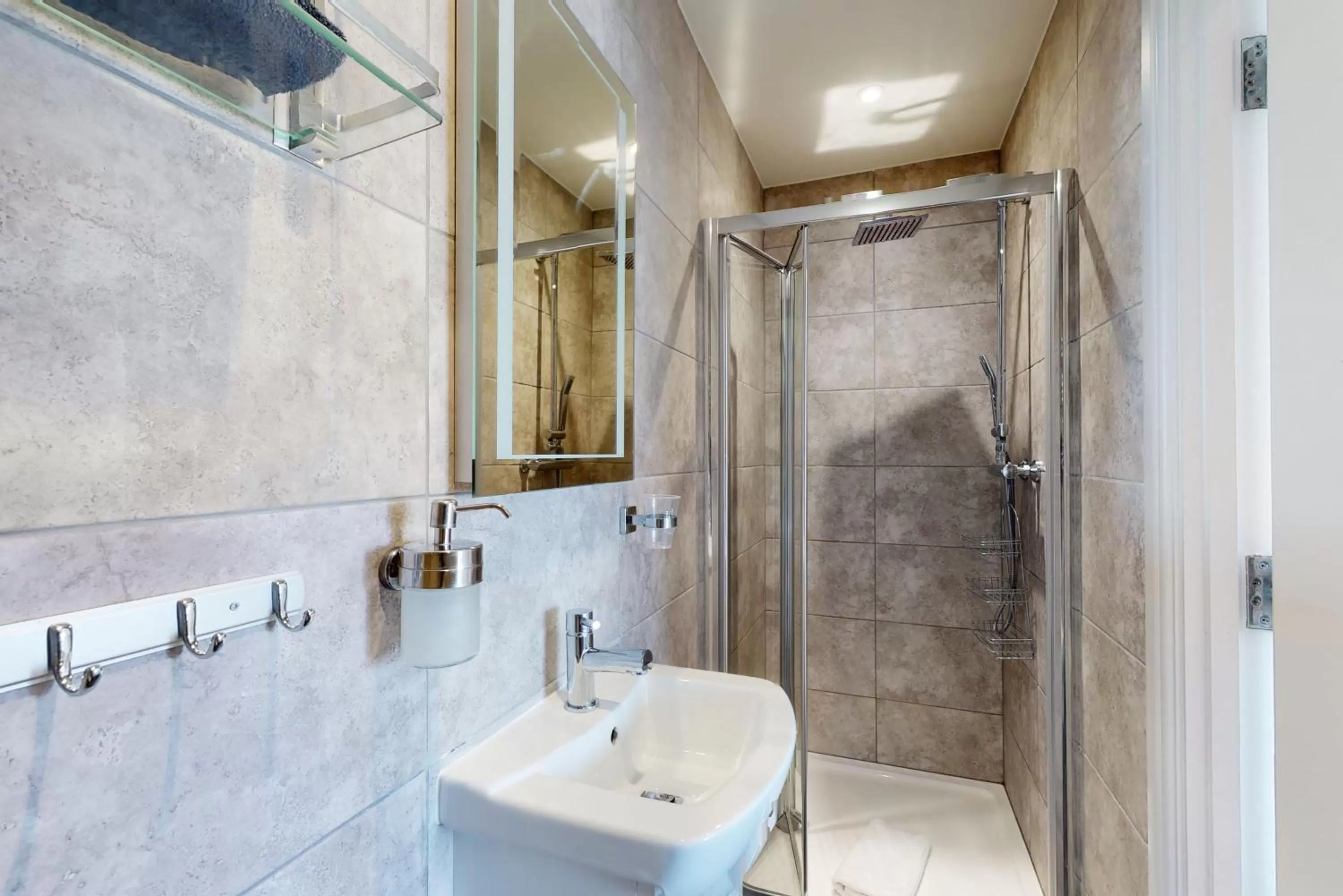 Bathroom in Crabbers' Wharf