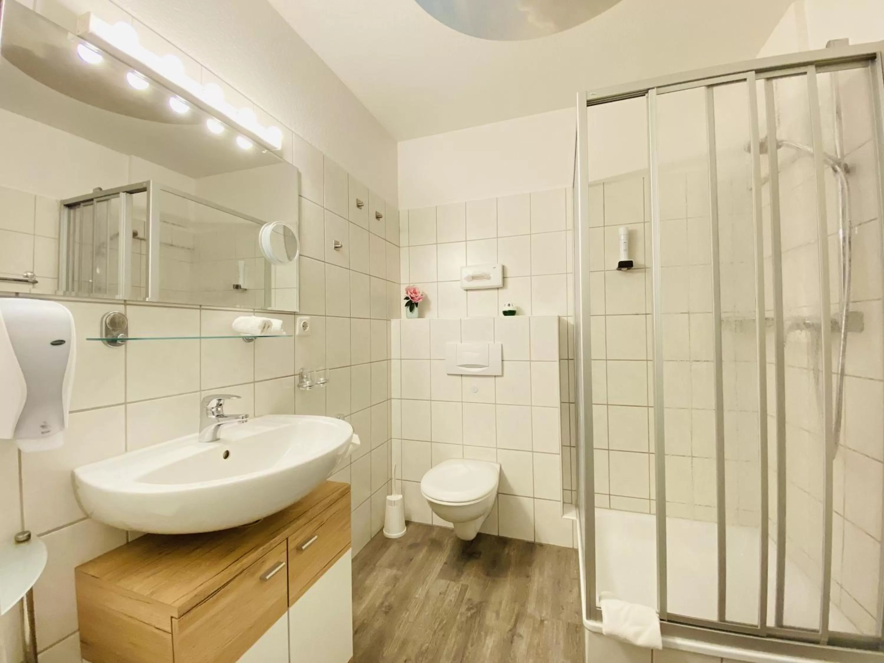 Toilet in Hotel zur Bever