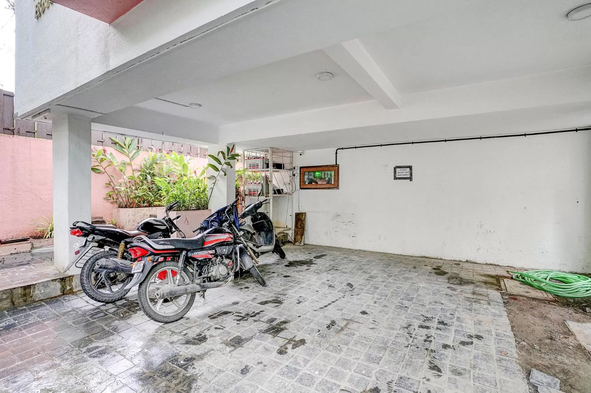 Parking in FabHotel Vardhan House