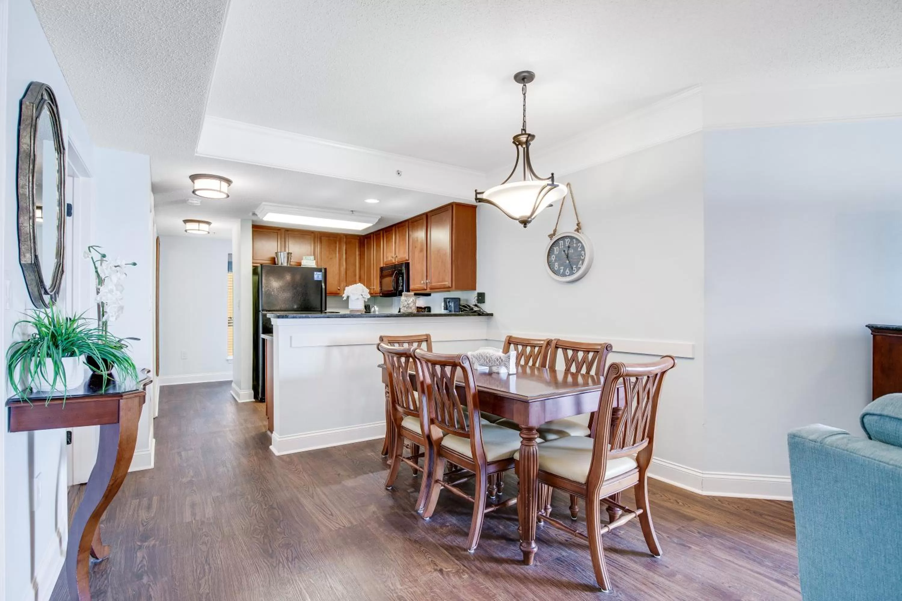Dining area in Anderson Ocean Club and Spa by Oceana Resorts