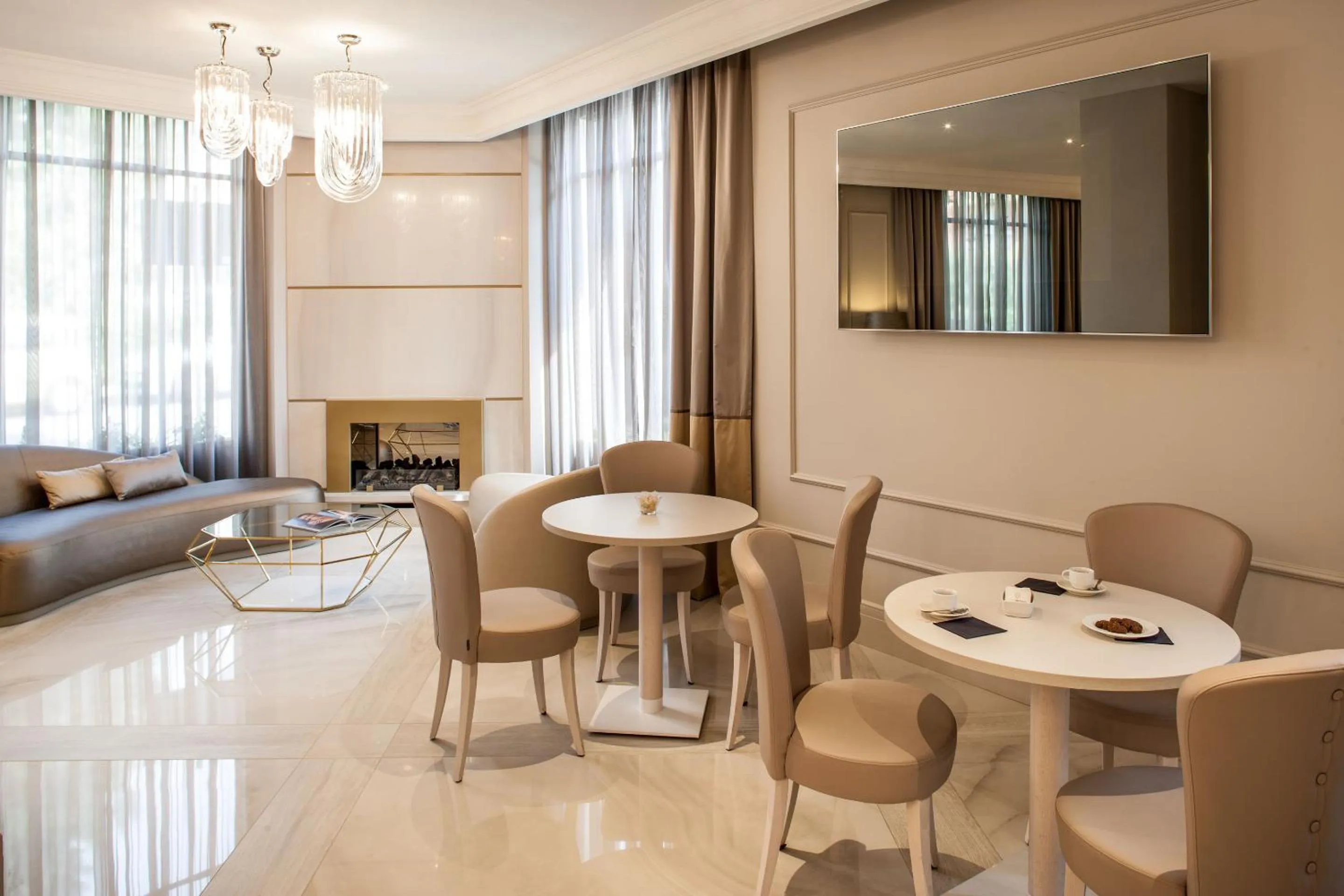 Communal lounge/ TV room in Hotel Dei Fiori Restaurant - Meeting & Spa