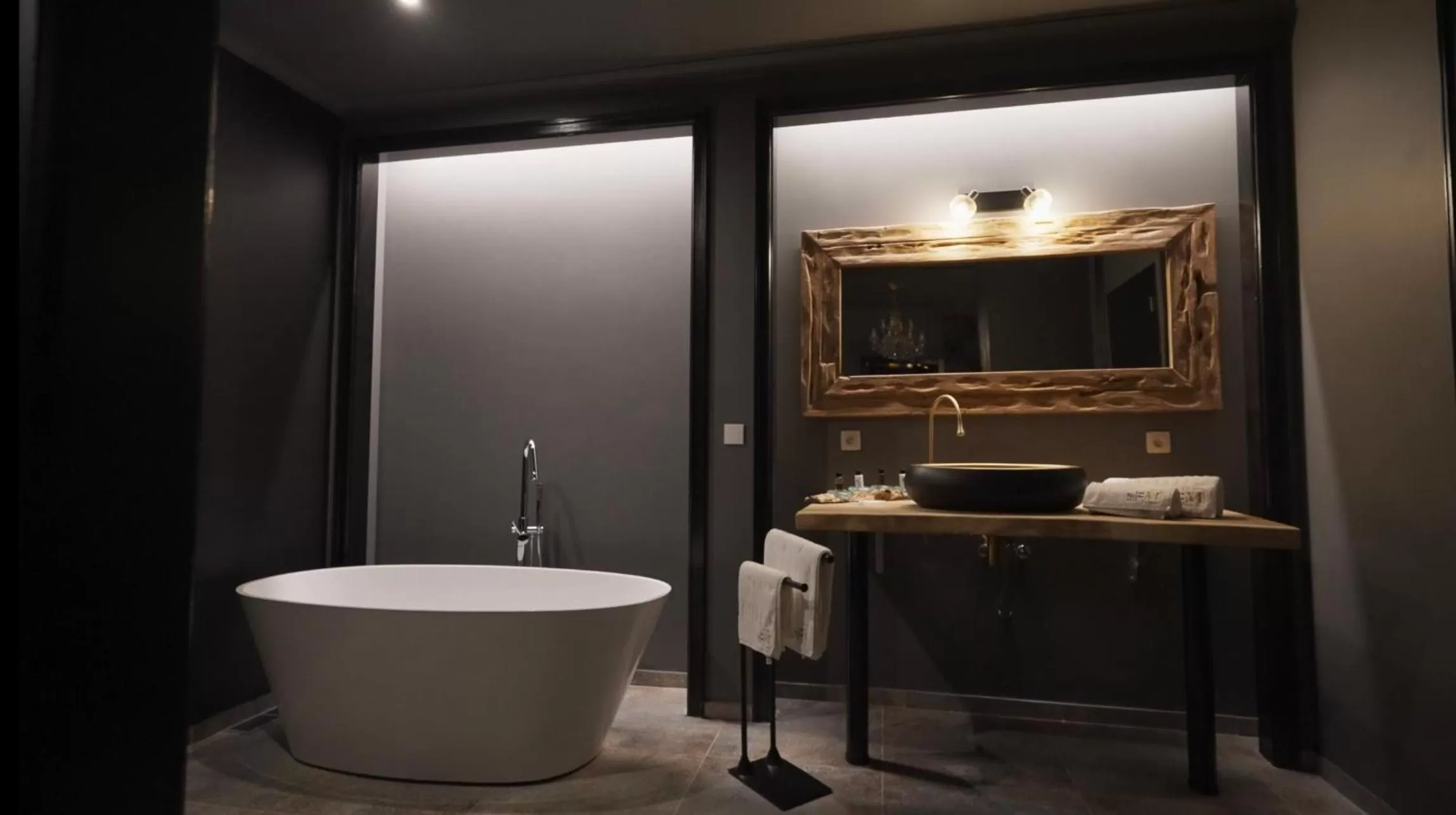 Bathroom in Les Suites M