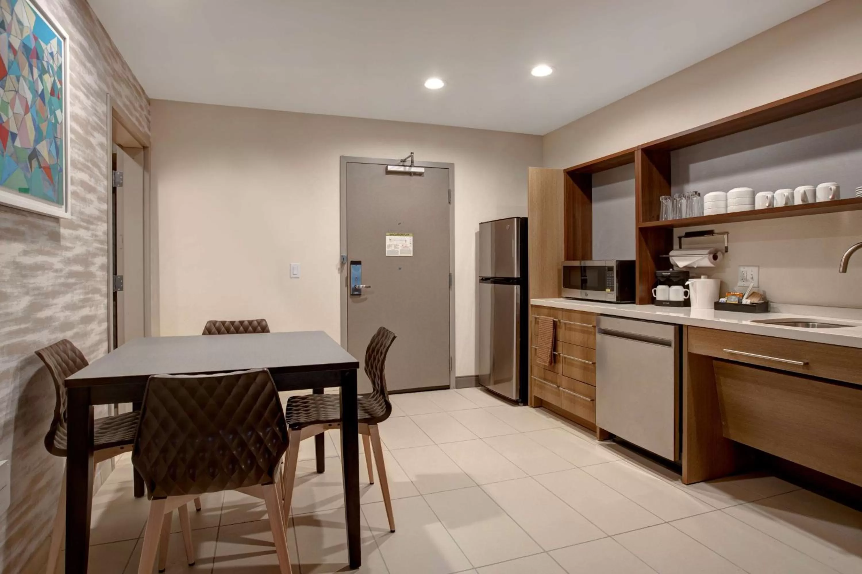 Kitchen or kitchenette in Home2 Suites By Hilton Loves Park Rockford