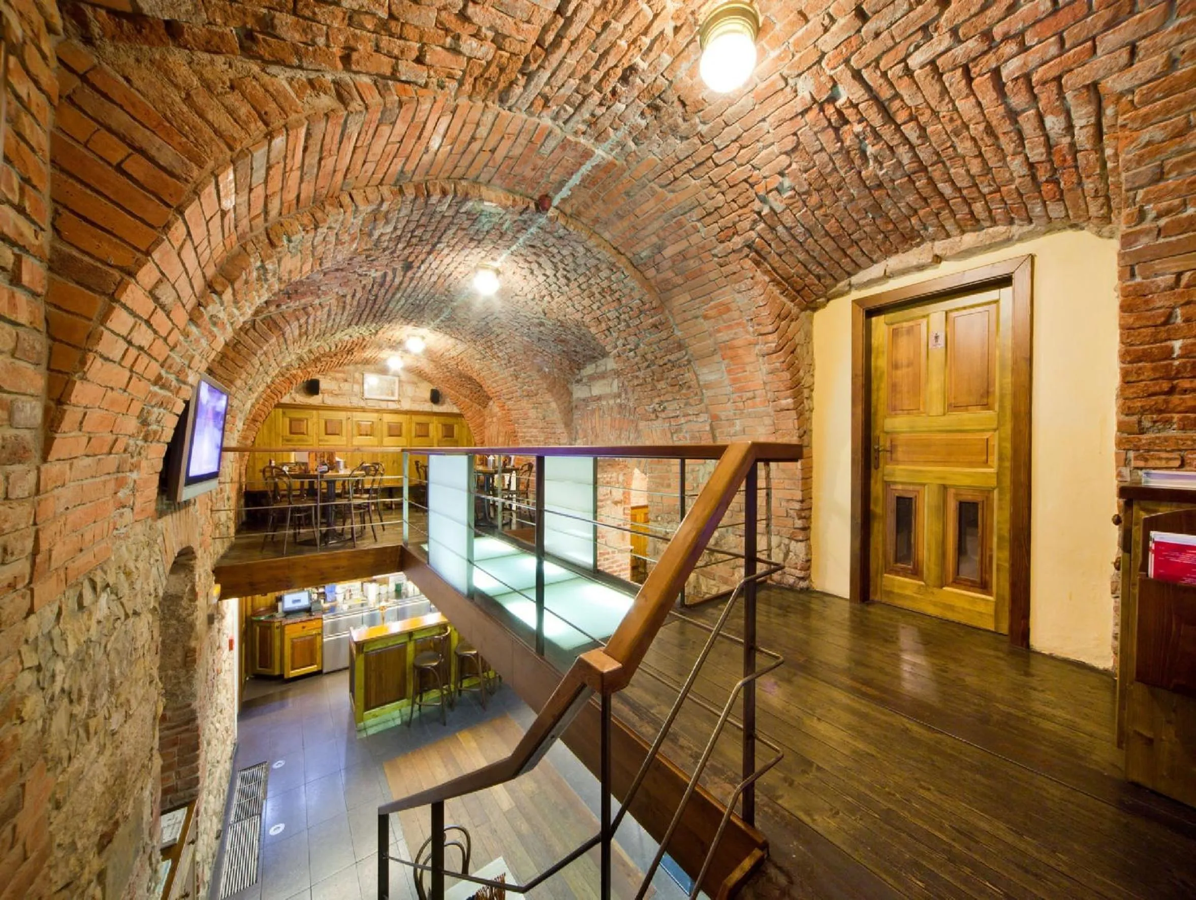 Restaurant/places to eat in Prague Inn