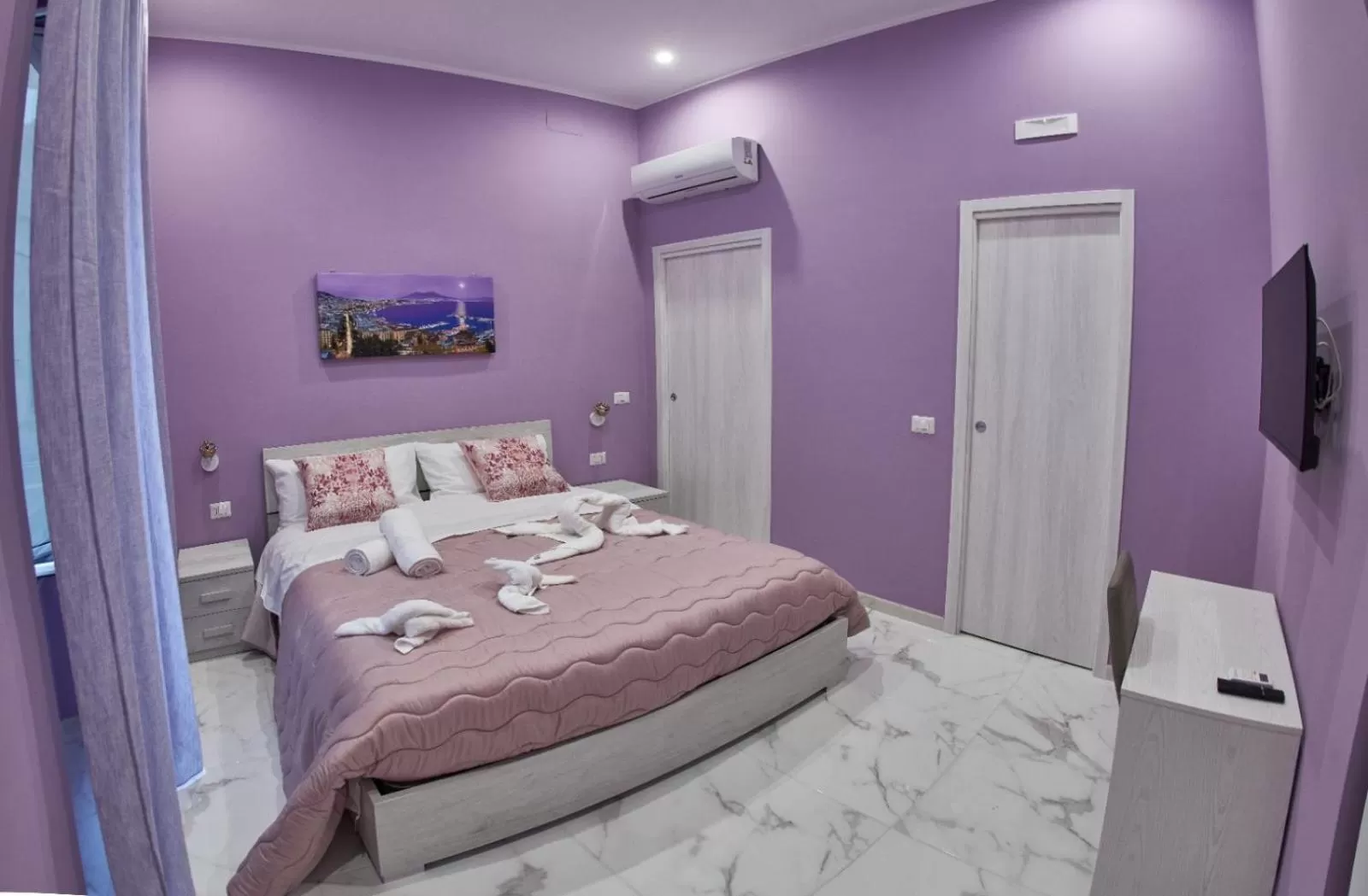 Bed in B&B Dint 'o core e Napule