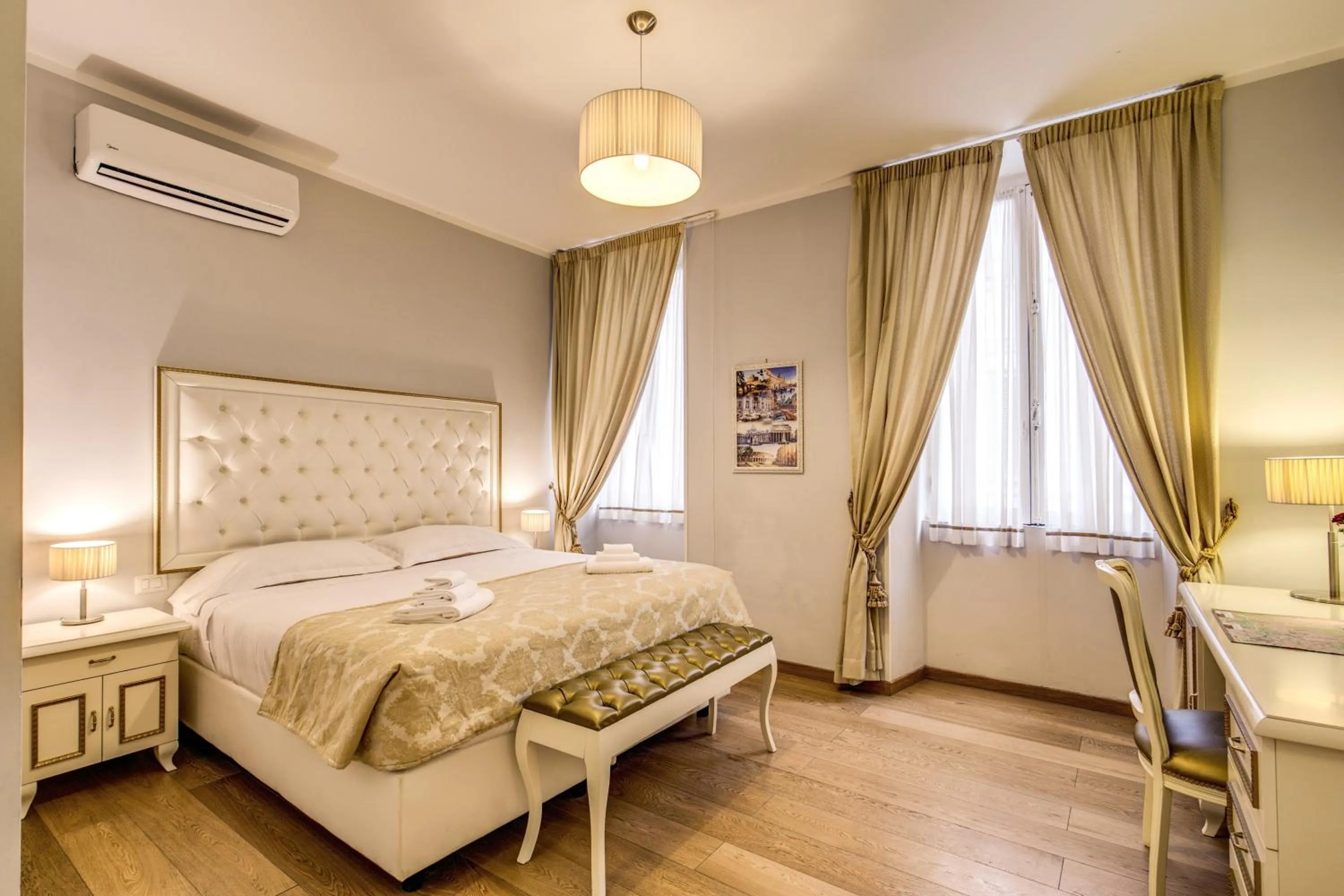 Photo of the whole room, Bed in Gravina Suite Frattina