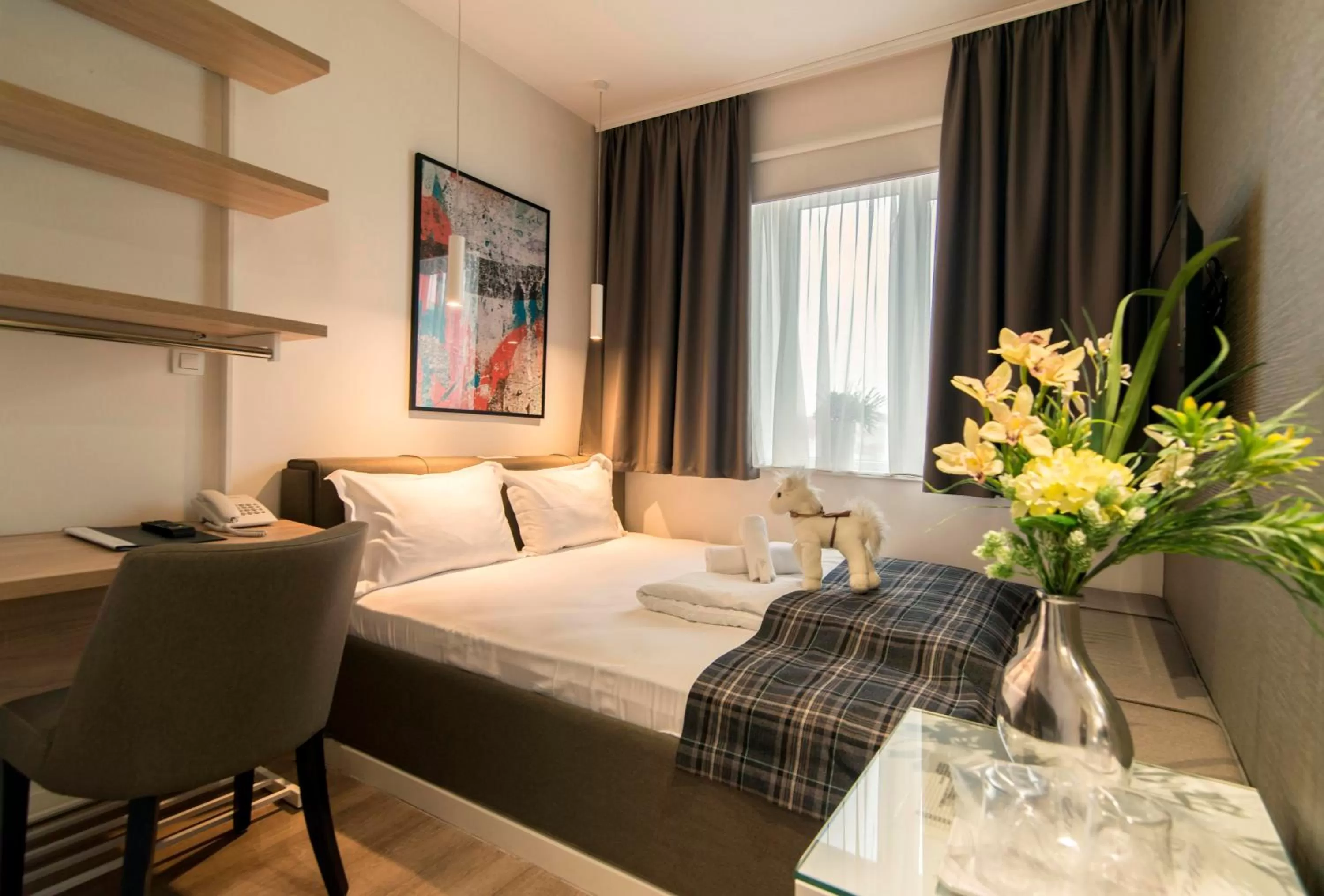 Bathroom, Bed in Belgrade Inn Garni Hotel