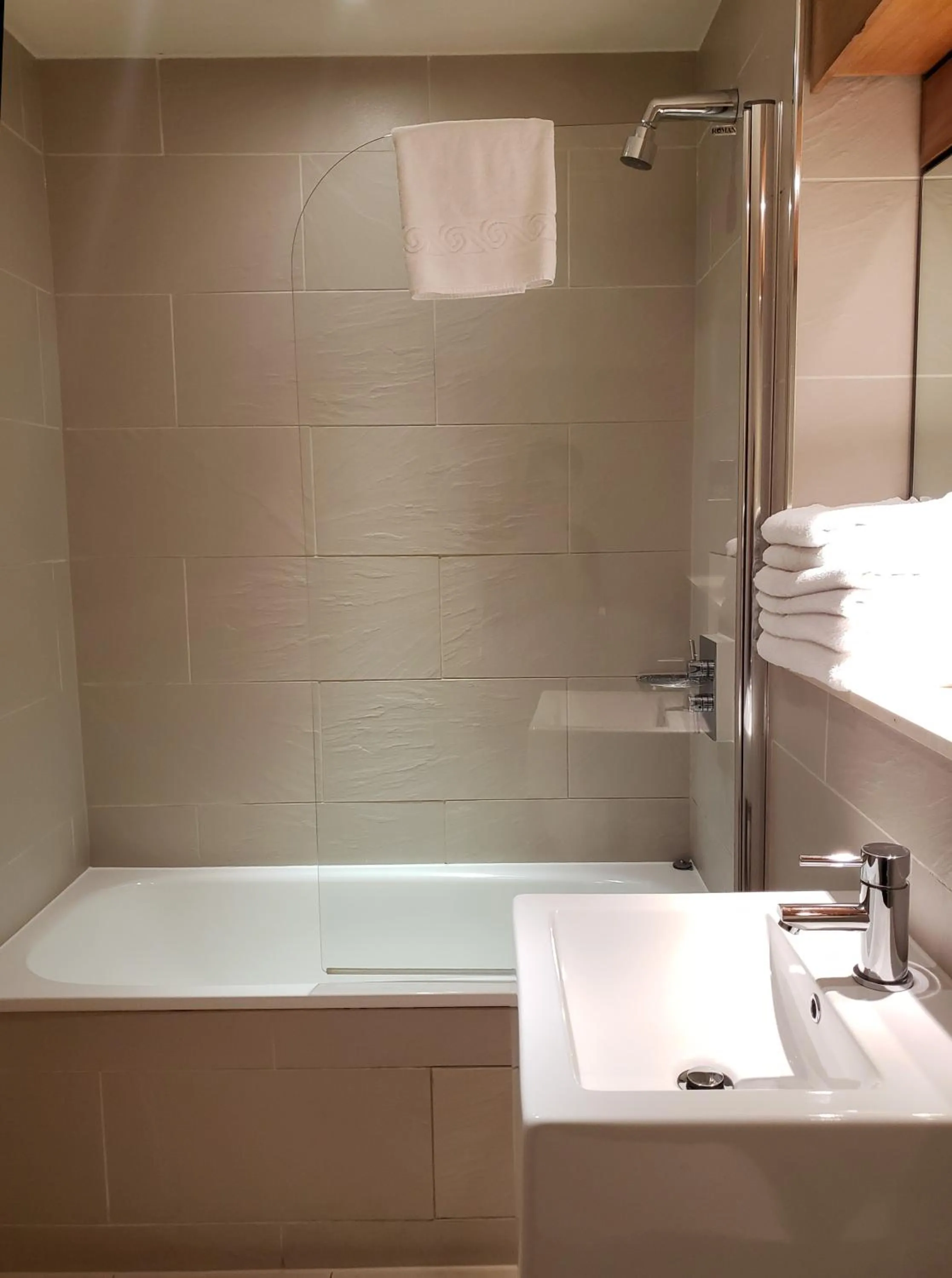 Bath in The Harrington - Gloucester Road - 1 Harrington Gardens