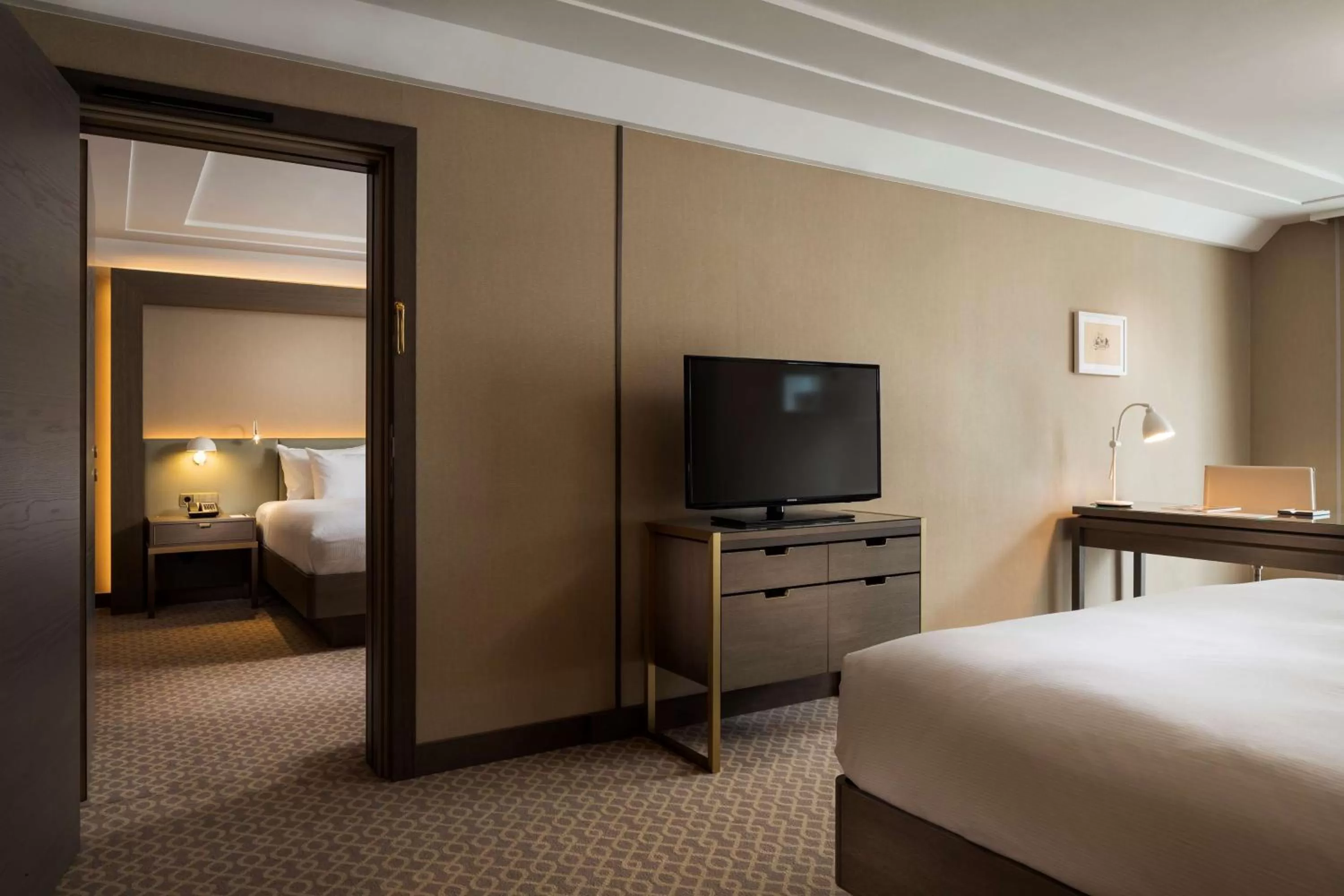 Family Connecting Rooms in Hilton Vienna Plaza