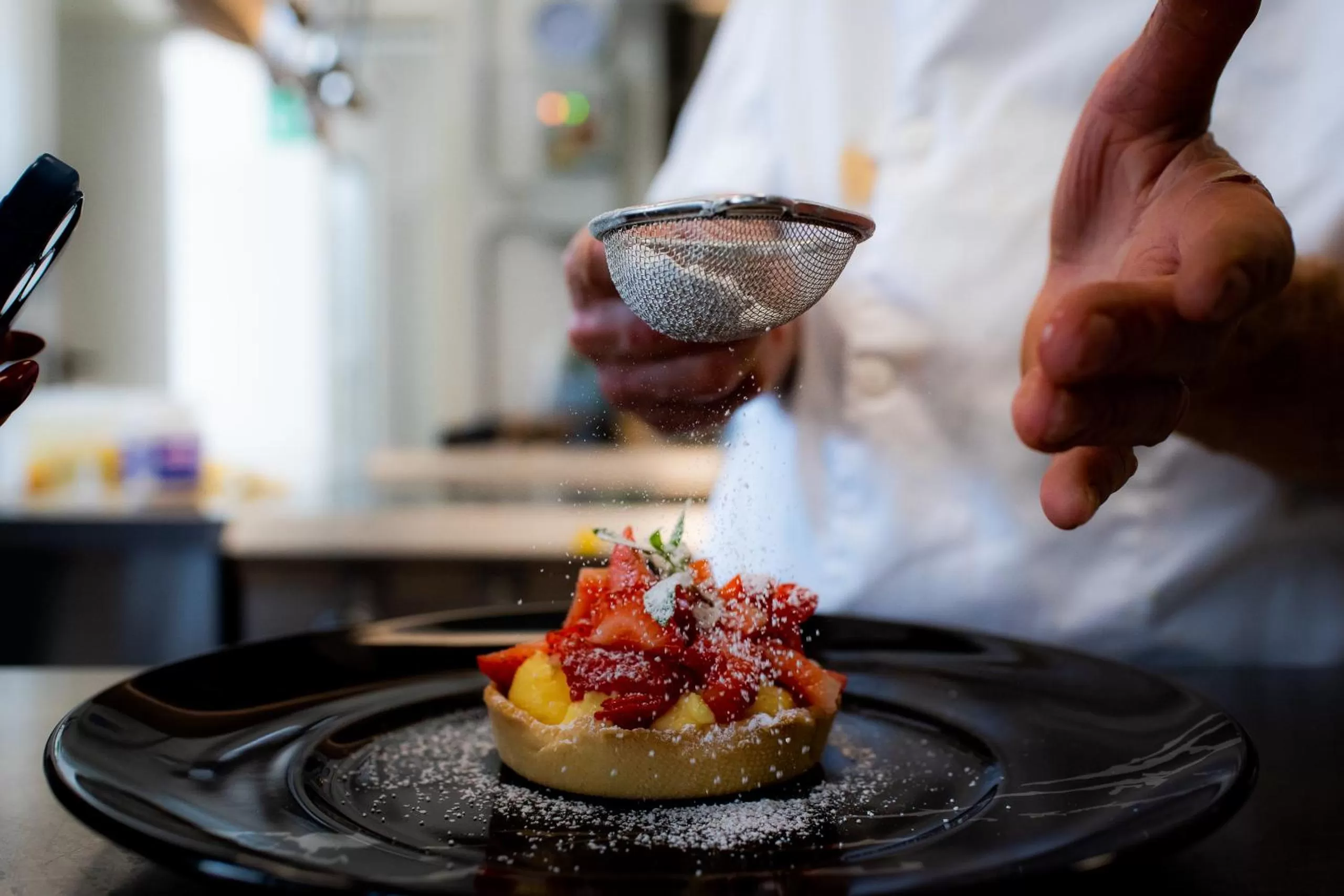 Restaurant/places to eat in M2 Hotel