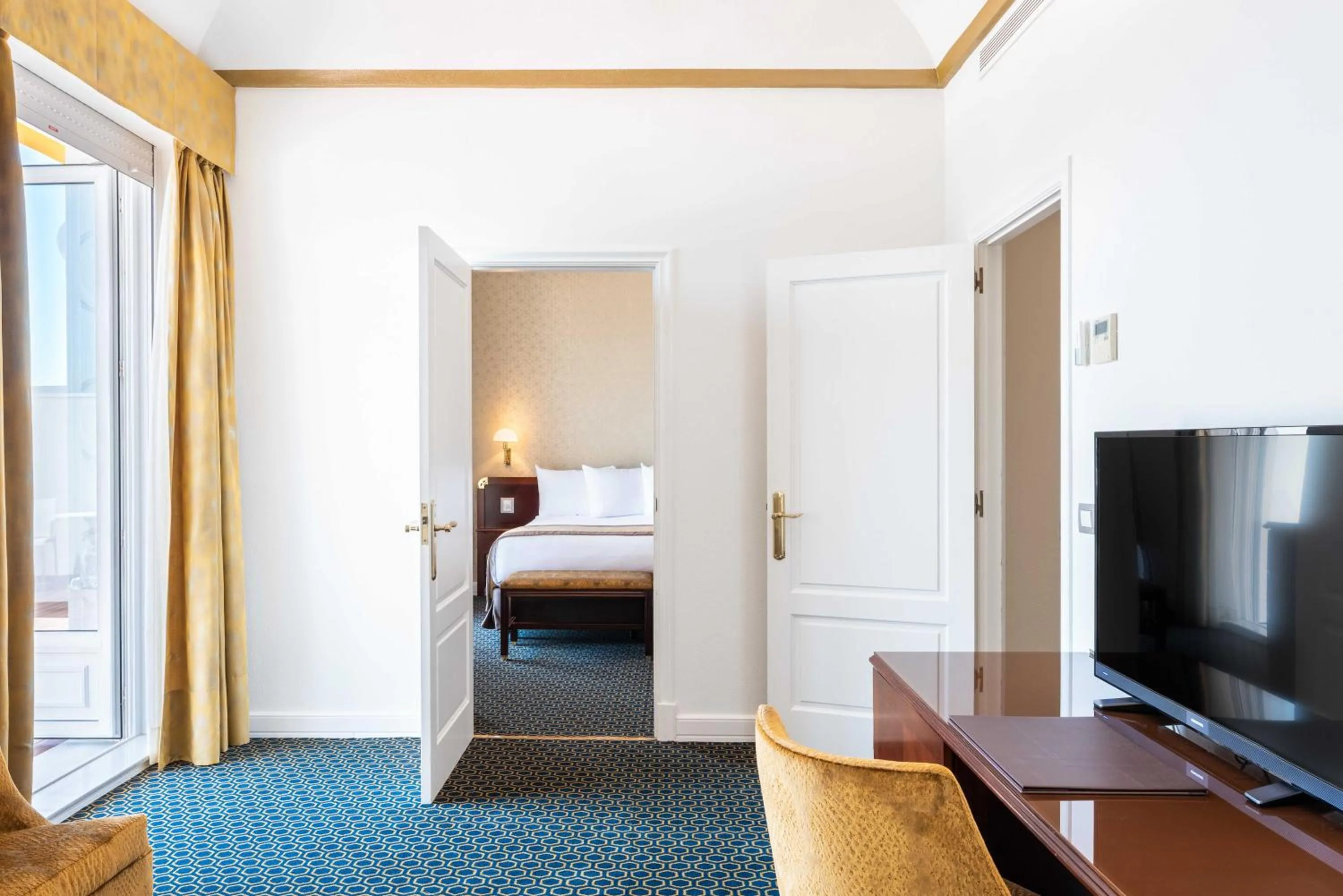 Bathroom, Bed in Eurostars Gran Hotel La Toja