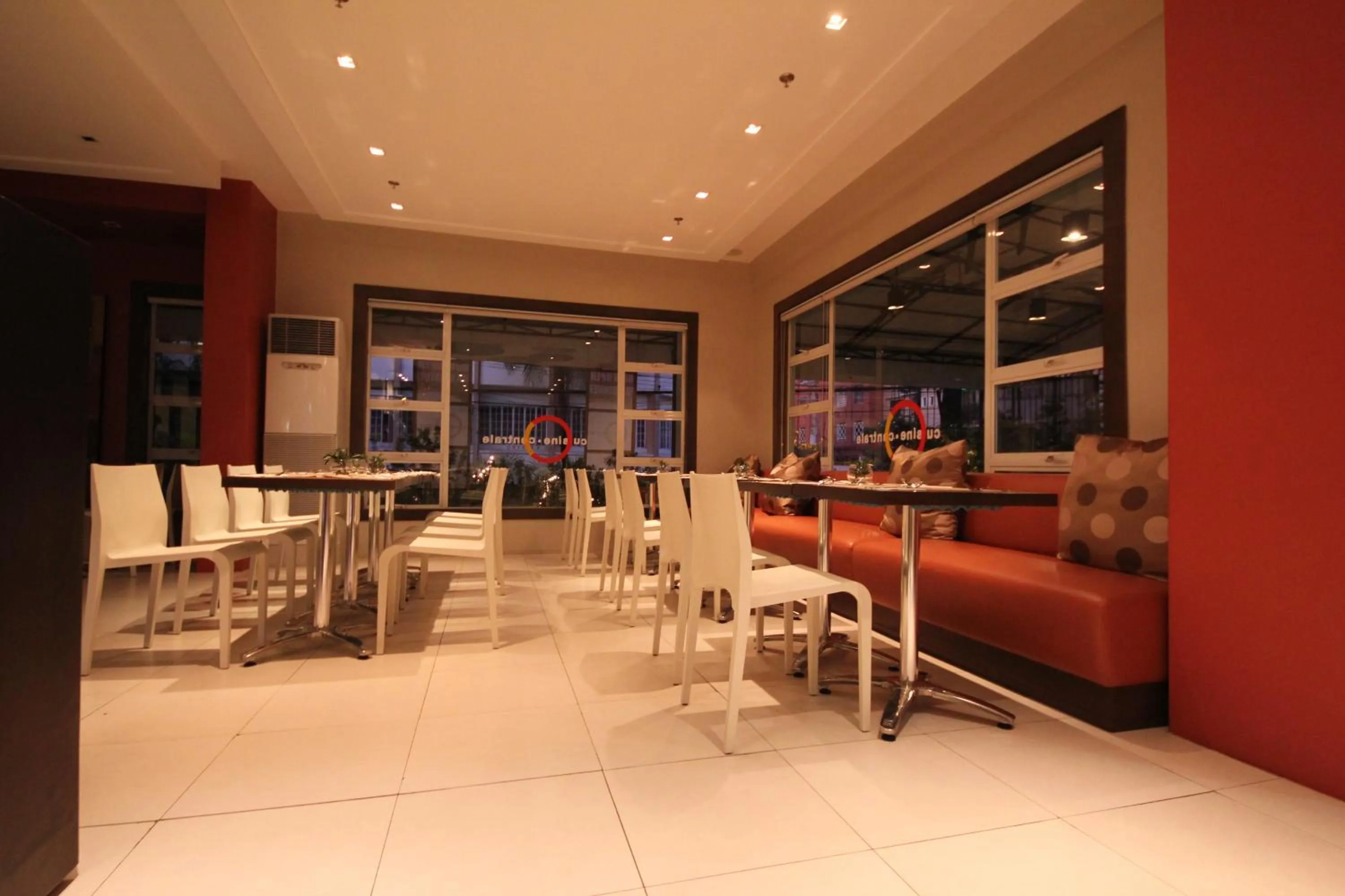 Restaurant/places to eat, Lounge/Bar in Casa Pura Inn and Suites