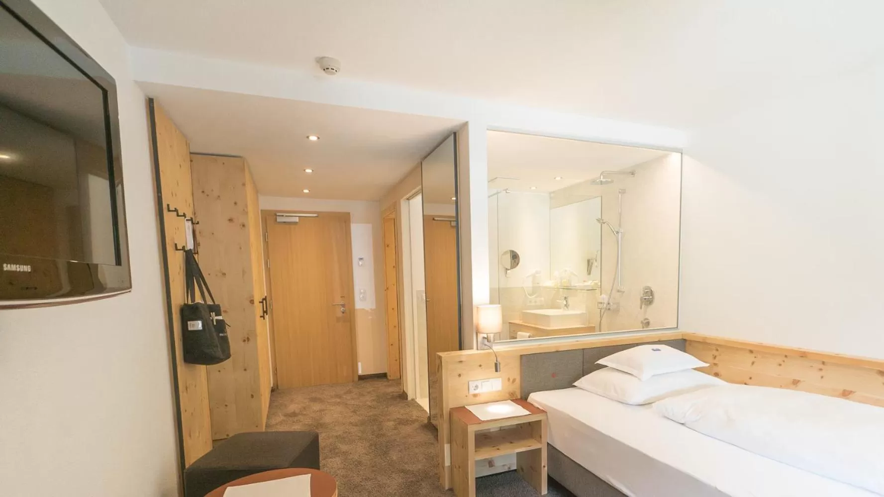 Photo of the whole room, Bed in Wellnesshotel Mein Almhof Superior