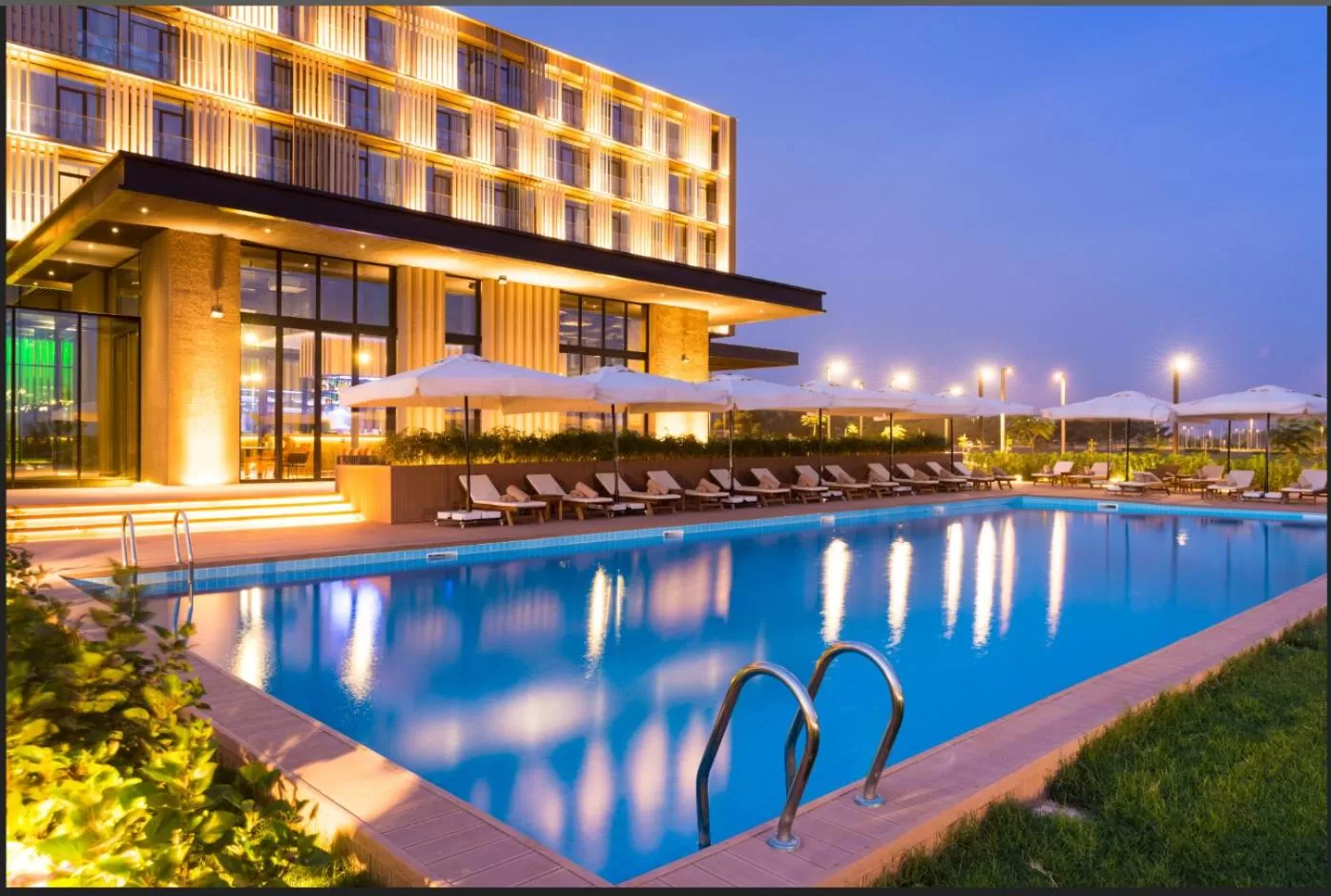 Swimming pool in Radisson Hotel Dakar Diamniadio
