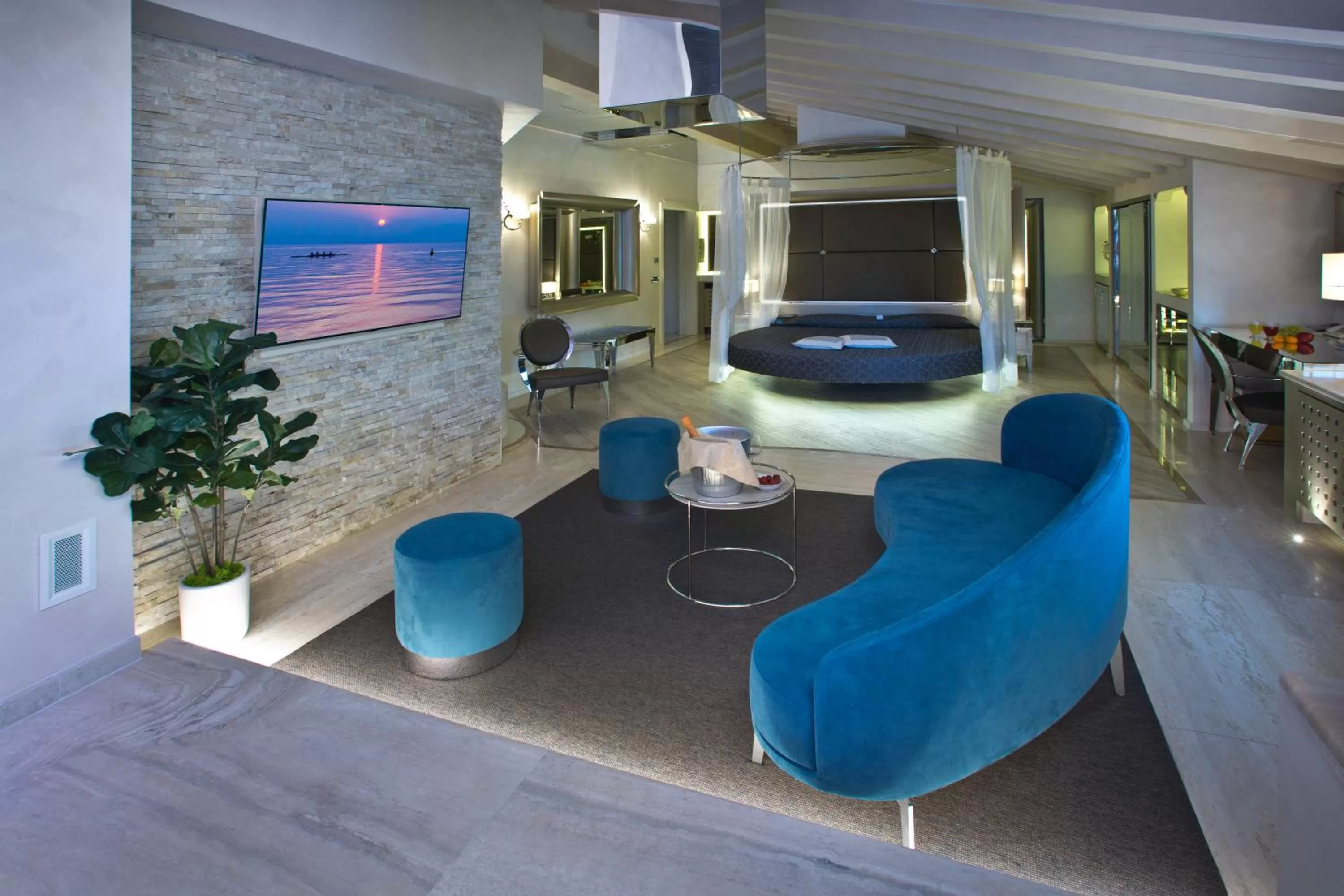 Bed in Vip's Motel Luxury Accommodation & Spa