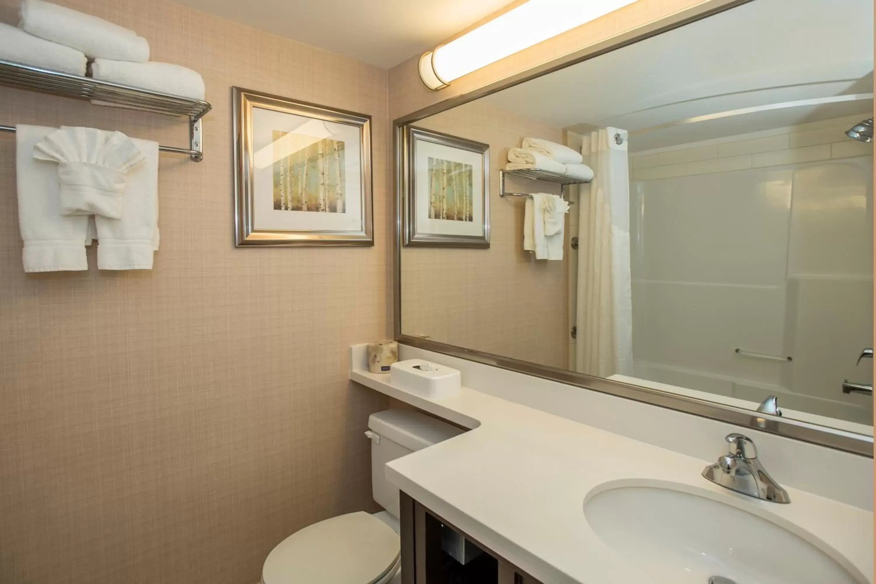 Queen Room with Two Queen Beds with View - Non-Smoking in Holiday Inn Conference Centre Edmonton South, an IHG Hotel Queen Room with Two Queen Beds with View - Non-Smoking in Holiday Inn Conference Centre Edmonton South, an IHG Hotel