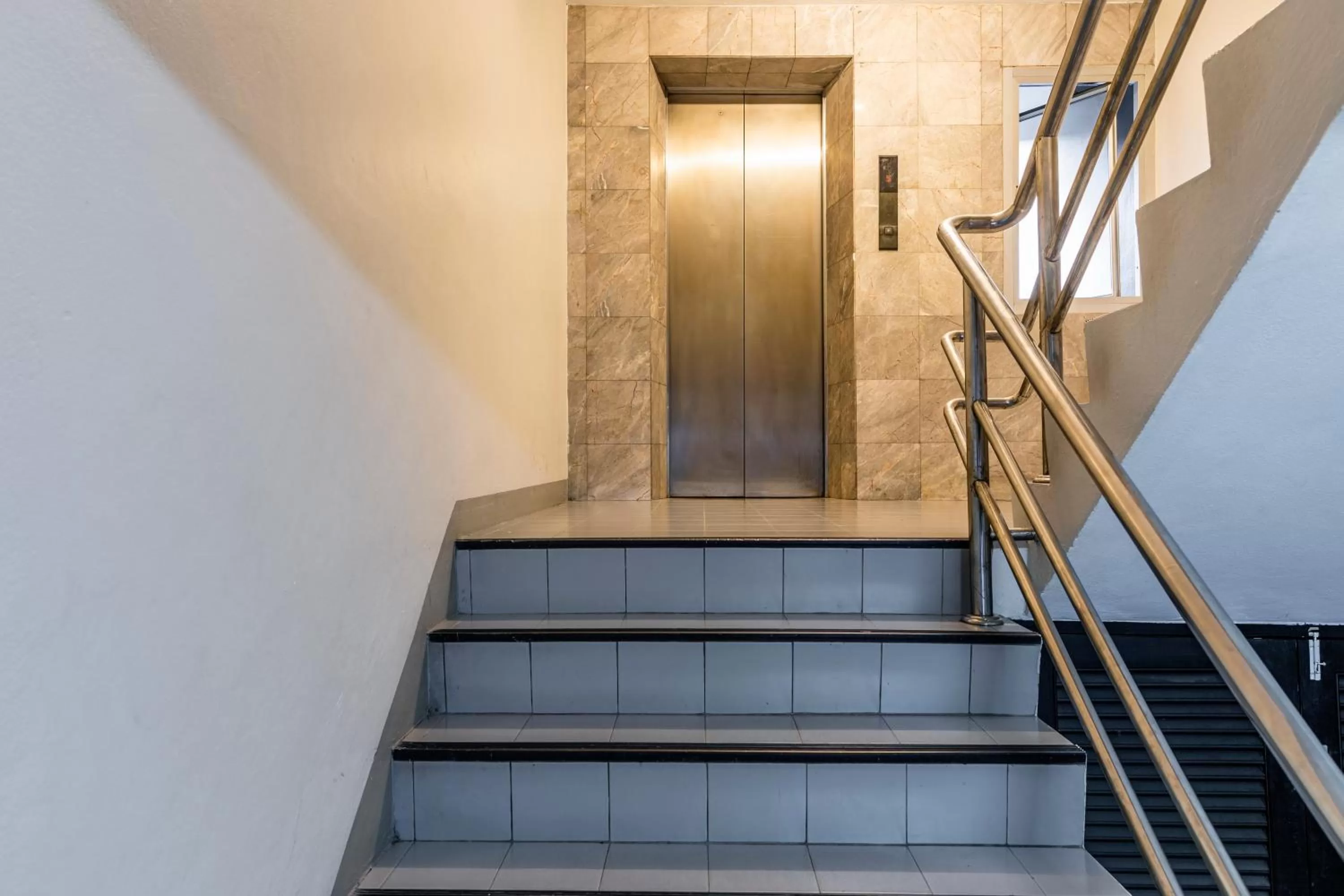 Area and facilities in Livotel Express Hotel Ramkhamhaeng 50 Bangkok - No Parking