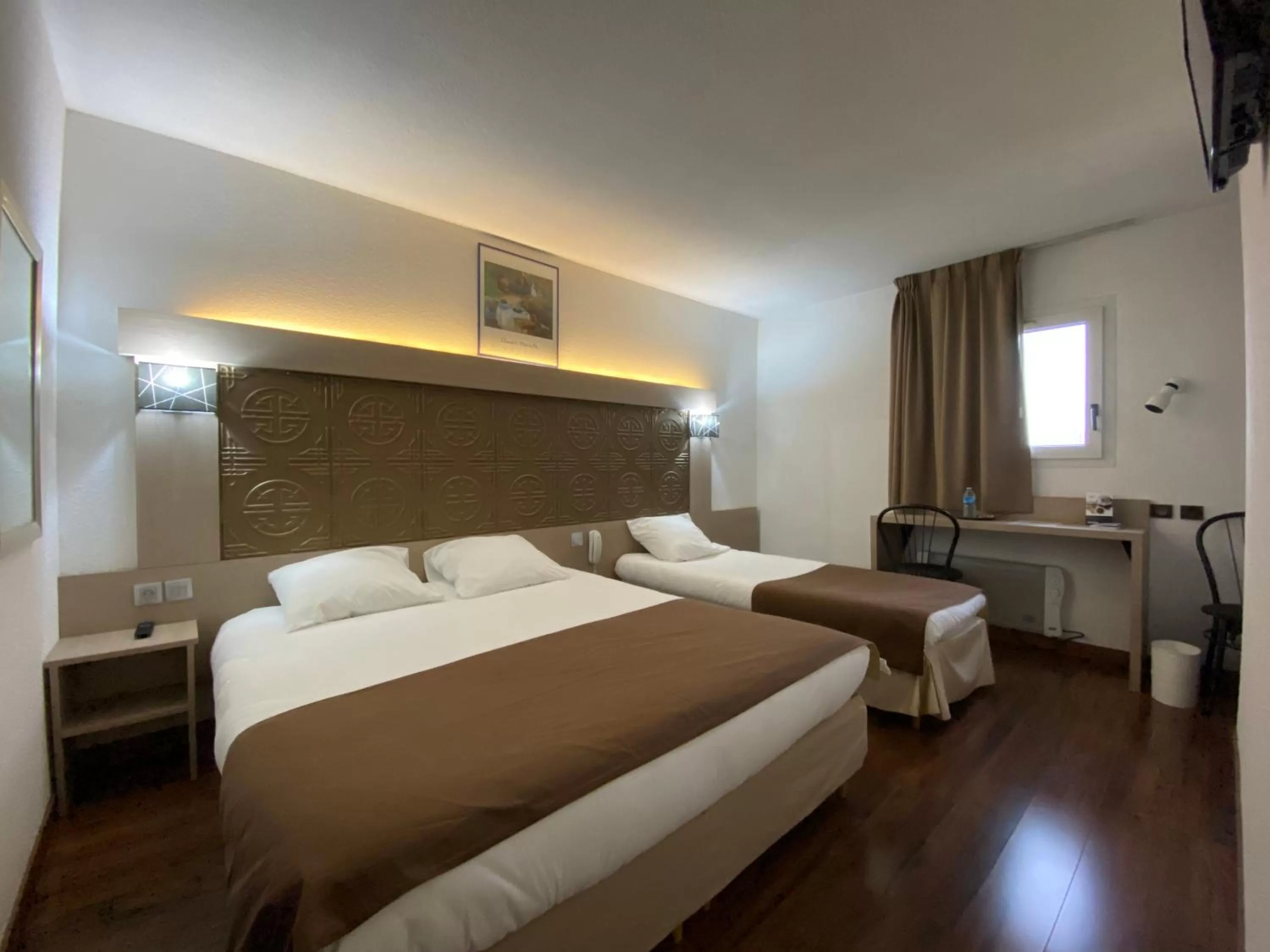 Bed in Kimotel Epône-Flins