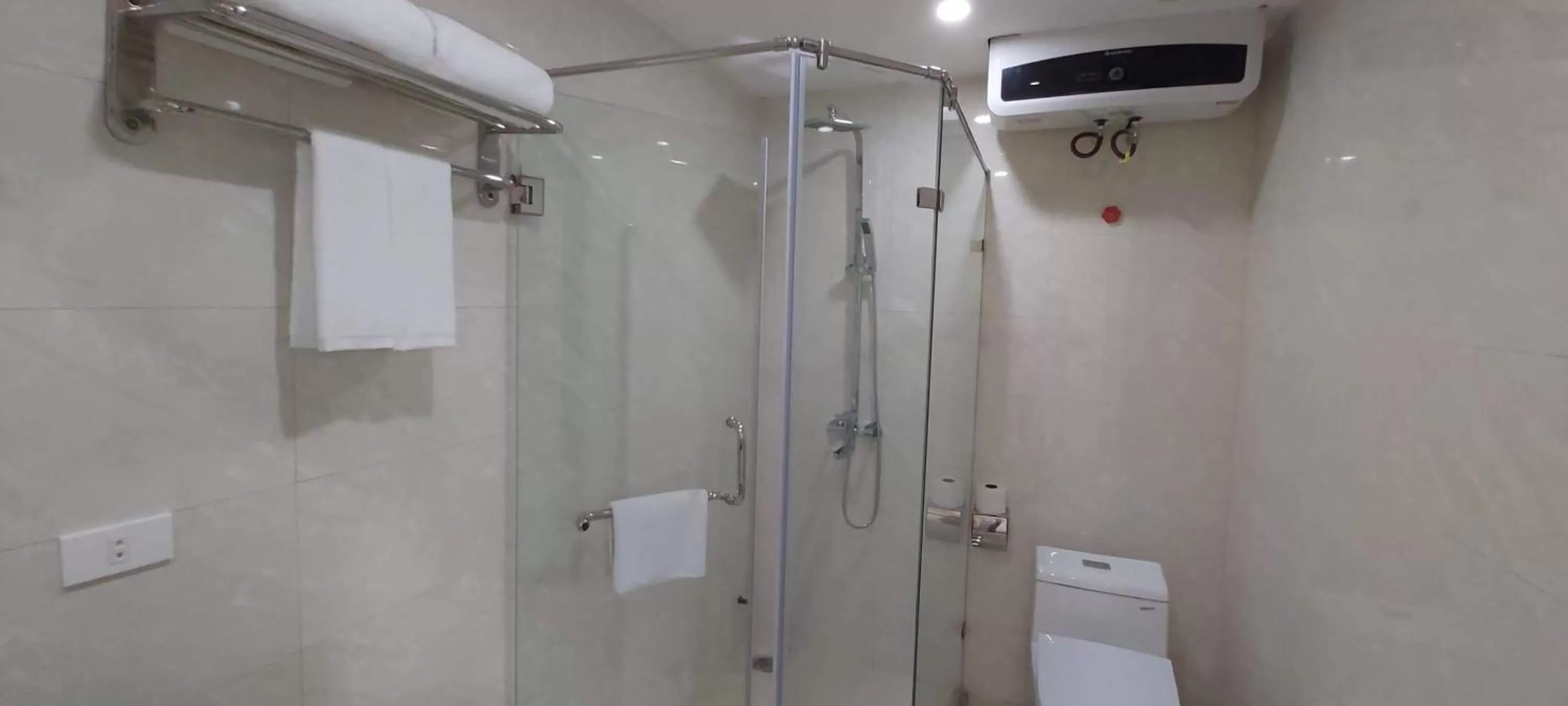 Bathroom in Hanoi Endless Hotel