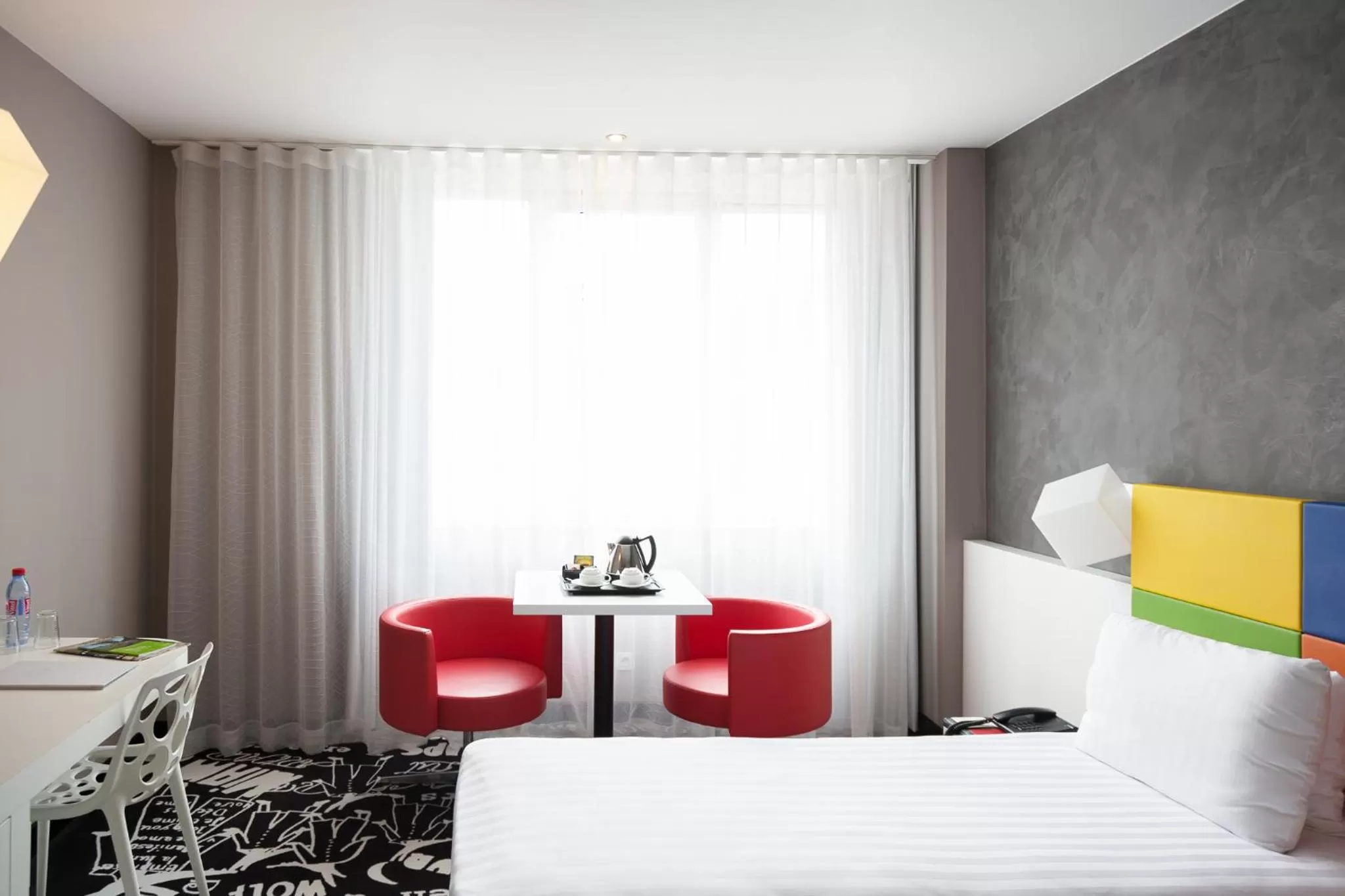 Seating area, Bed in Hotel Tristar