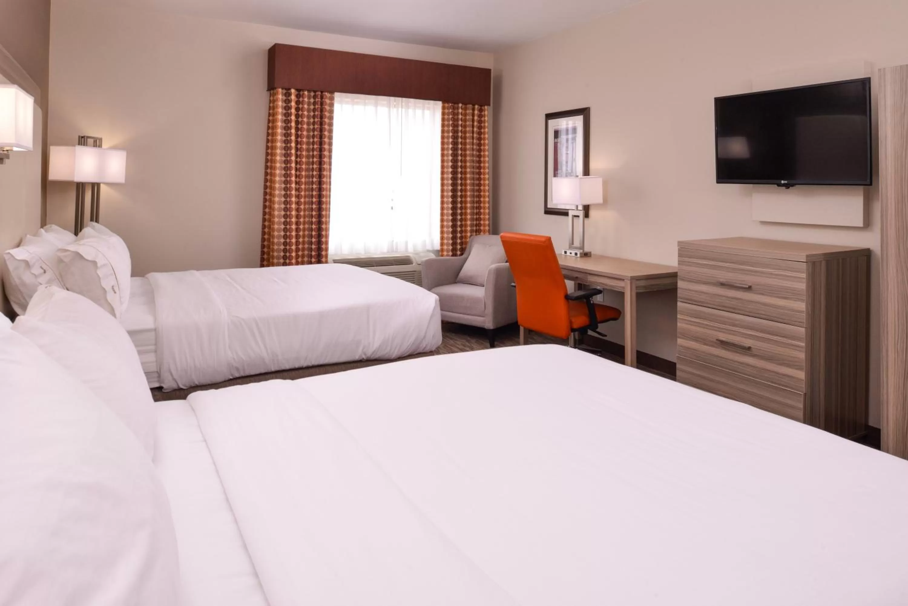 Photo of the whole room, Bed in Holiday Inn Express & Suites Williams by IHG