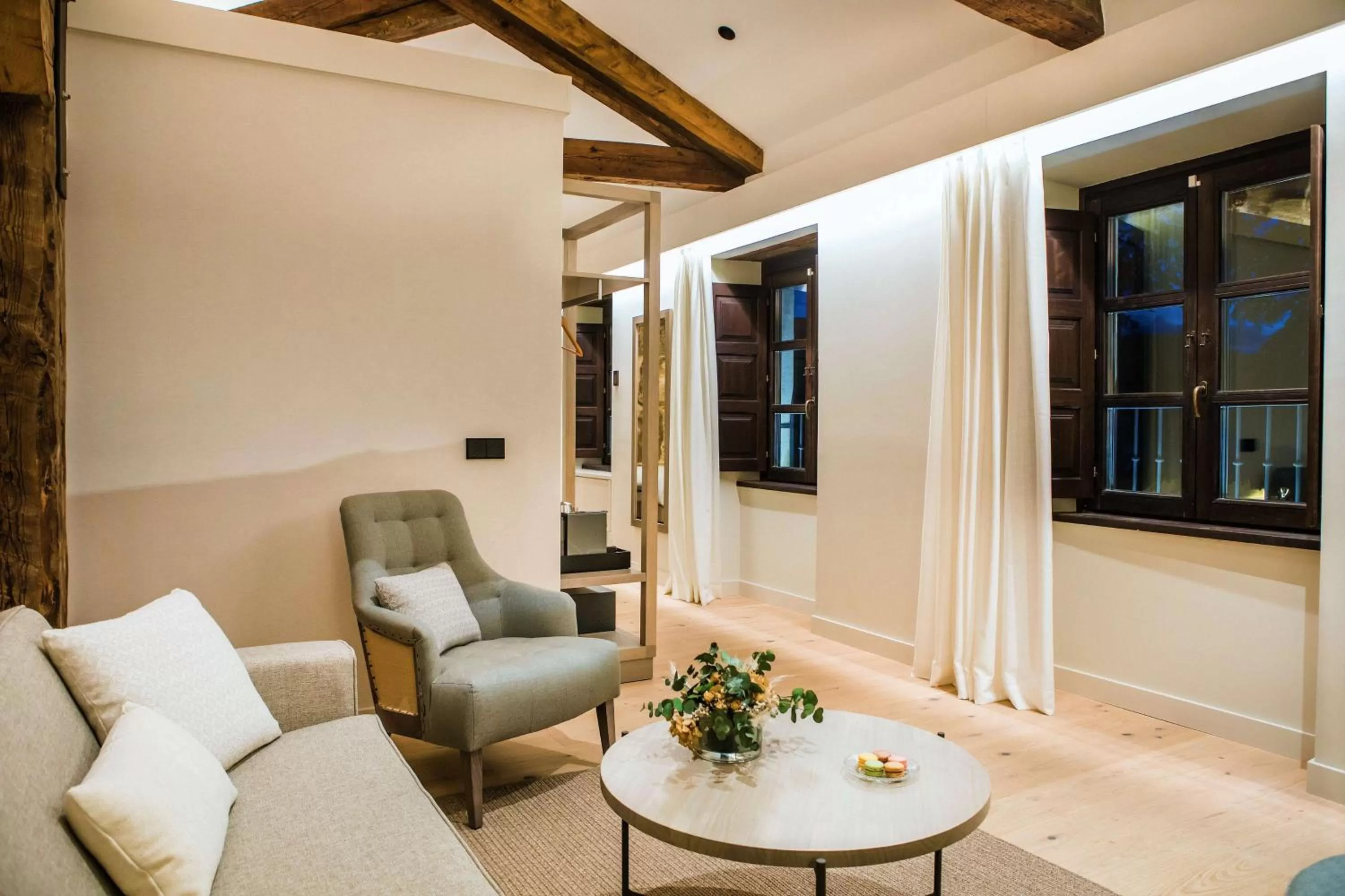 Photo of the whole room in Sofraga Palacio