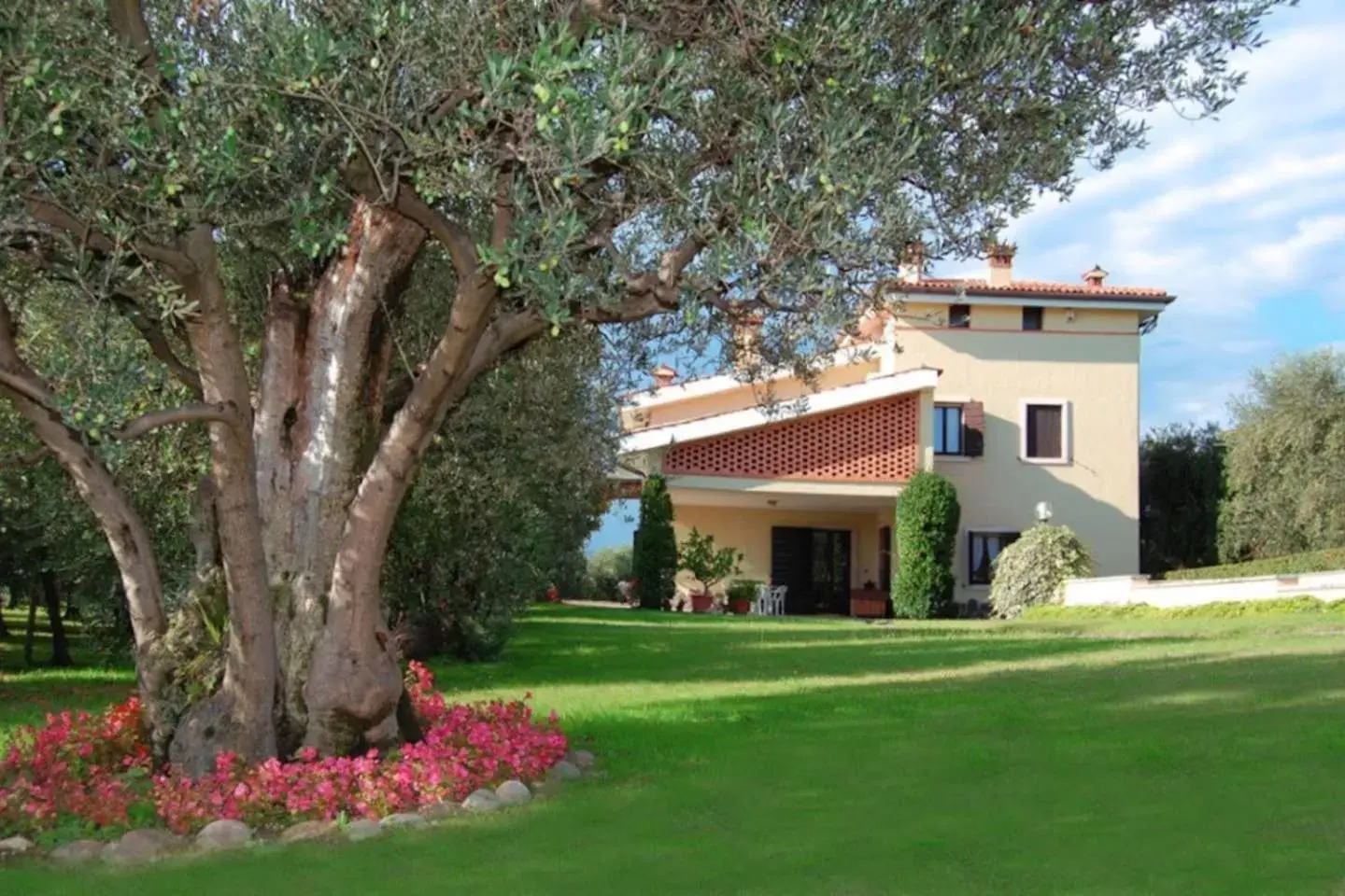 AGRITURISMO MELOGRANO D'ORO AGRITURISMO MELOGRANO D'ORO