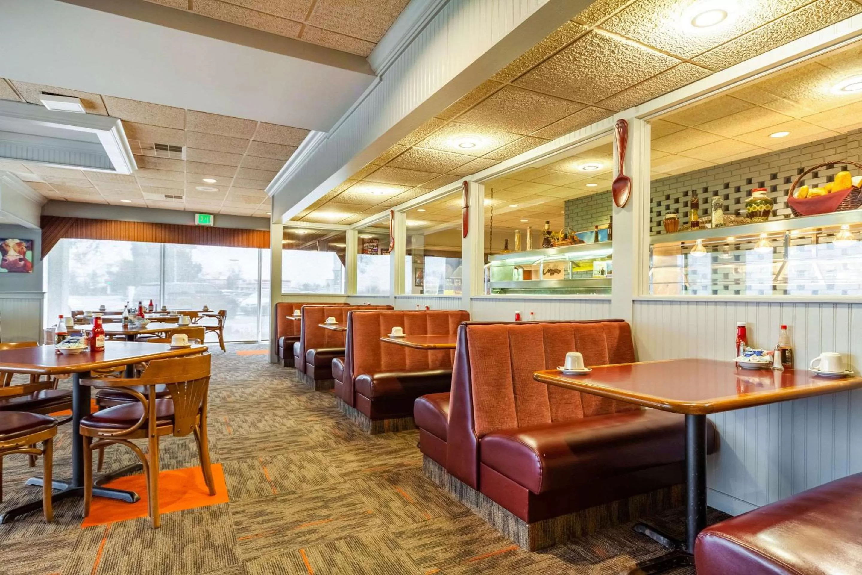 Restaurant/places to eat in Suburban Studios I-80 Grand Island