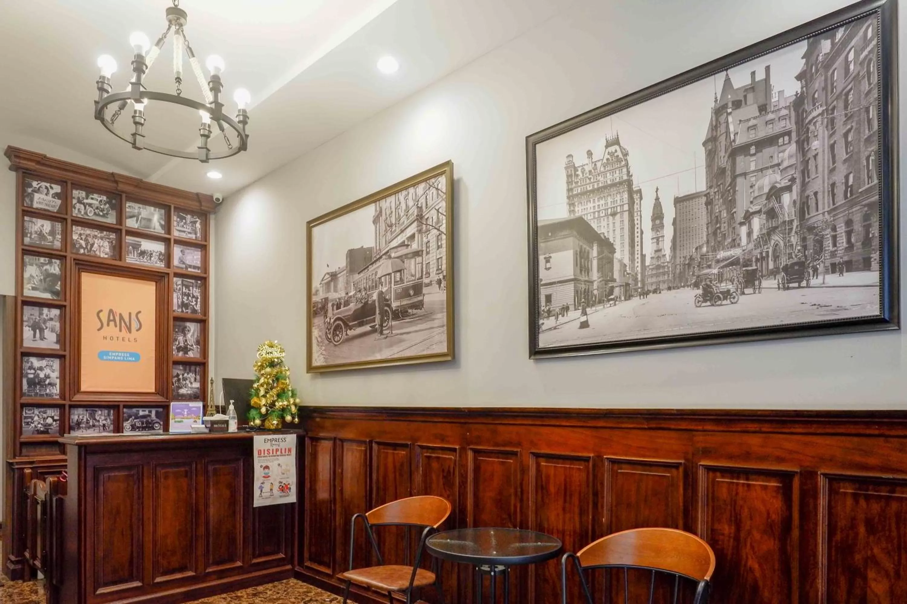 Lobby or reception in Sans Hotel Empress Simpang Lima