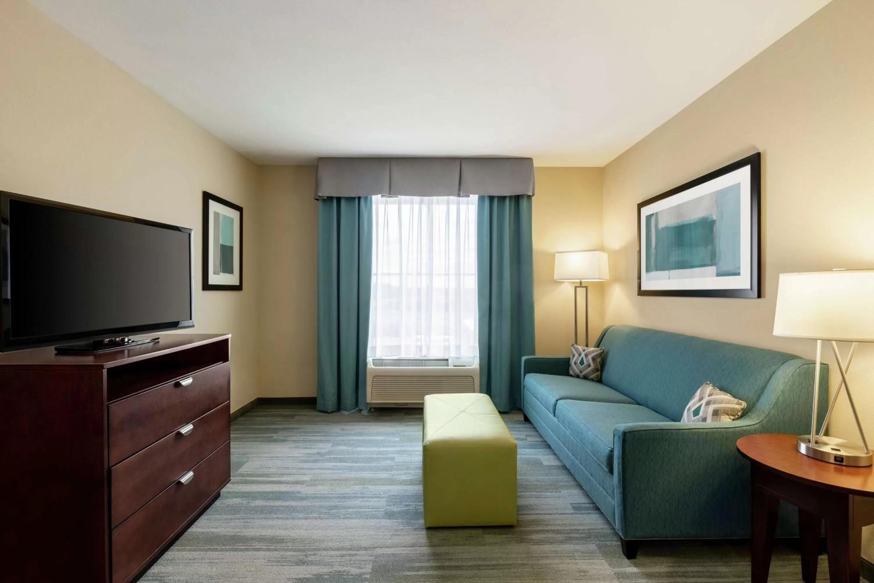 Bedroom in Homewood Suites by Hilton Macon-North