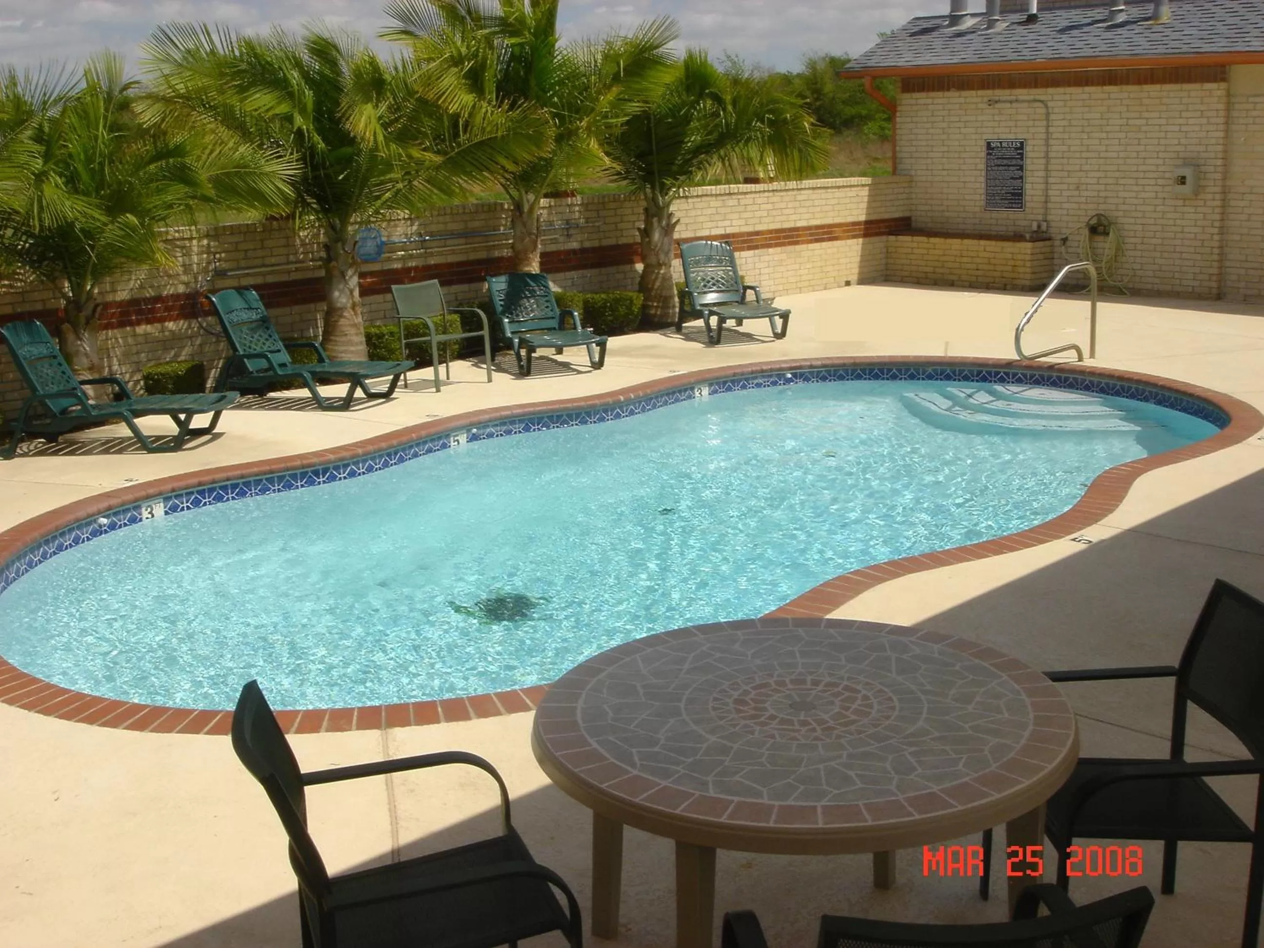 Swimming pool in Oxford Inn and Suites Nasa