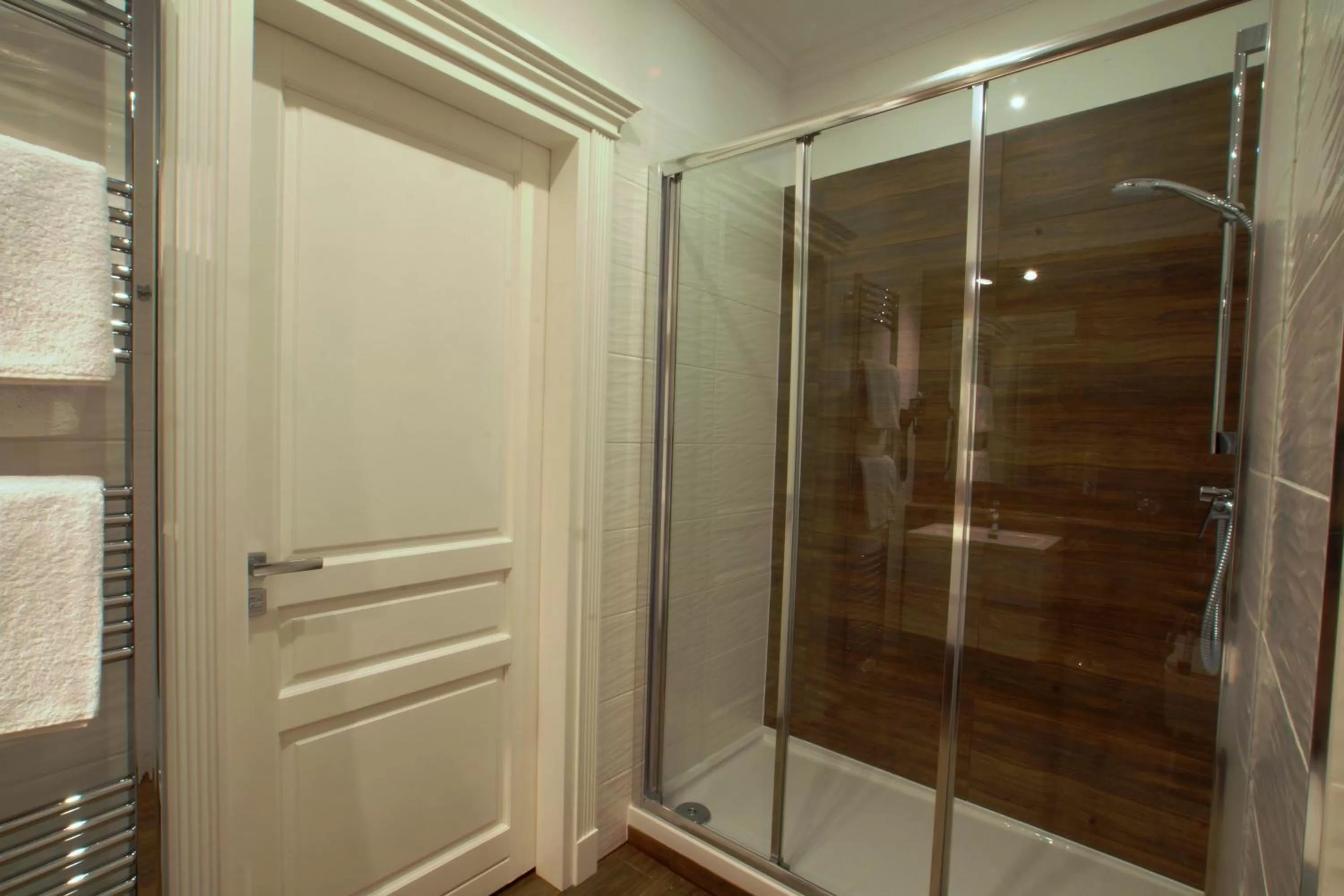 Shower in GOLDEN STAR - Premium Apartments