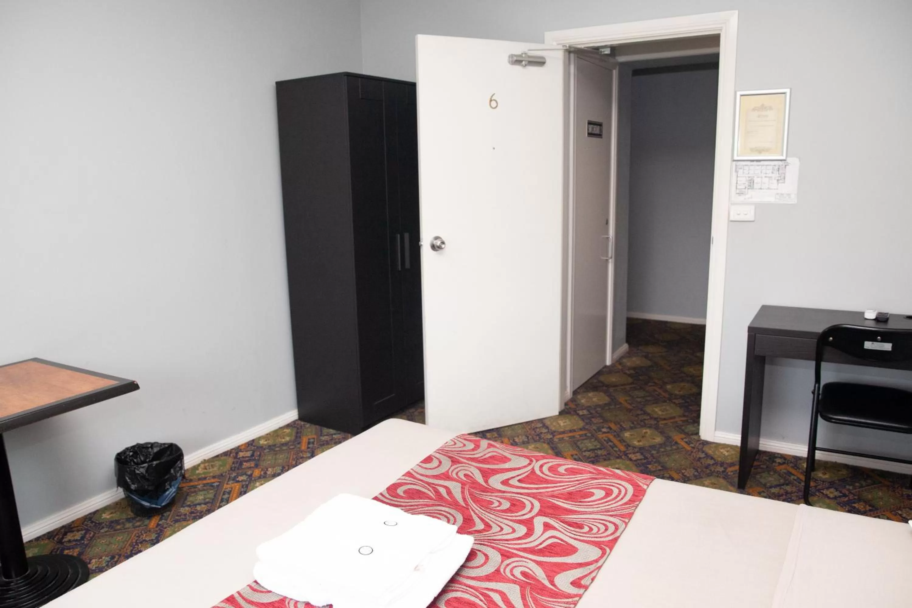 Bed in Royal Hotel Singleton