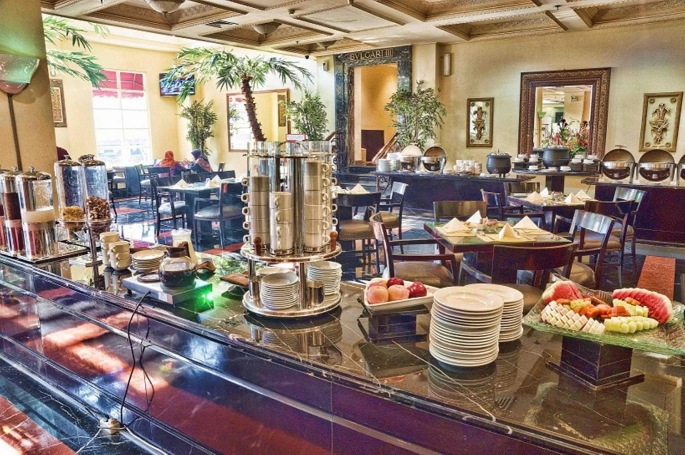 Restaurant/places to eat in Golden Boutique Hotel Melawai