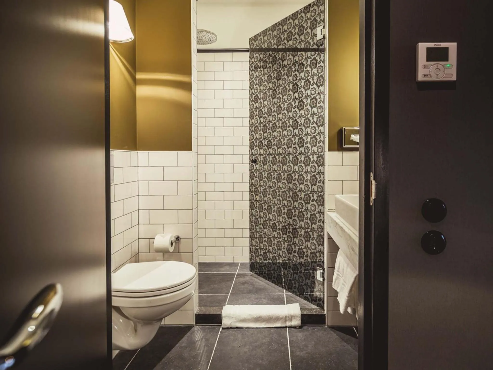 Bathroom in Post-Plaza Hotel & Grand Café