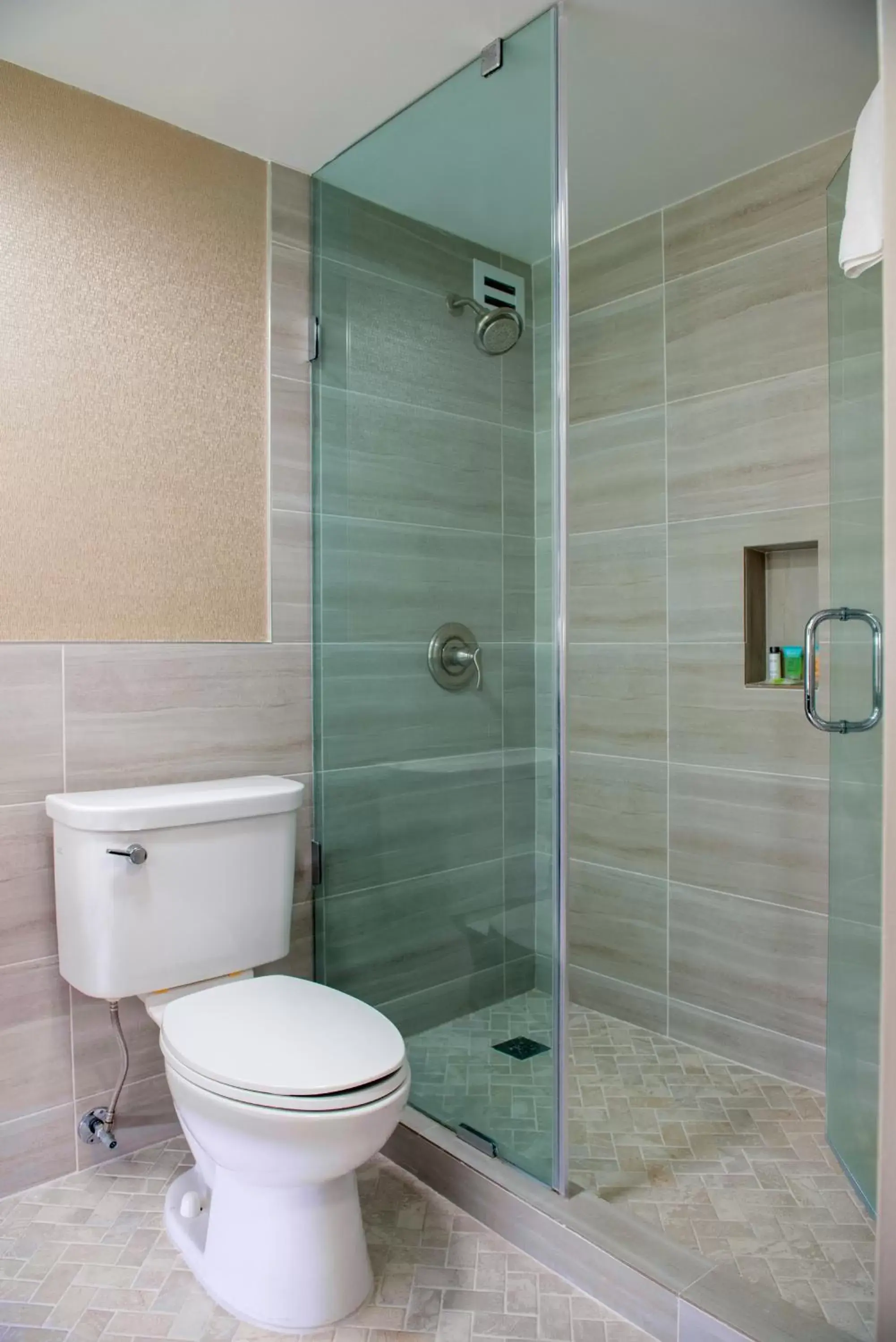 King Room - Hearing Accessible - Roll-in Shower in Holiday Inn Baton Rouge College Drive I-10, an IHG Hotel King Room - Hearing Accessible - Roll-in Shower in Holiday Inn Baton Rouge College Drive I-10, an IHG Hotel